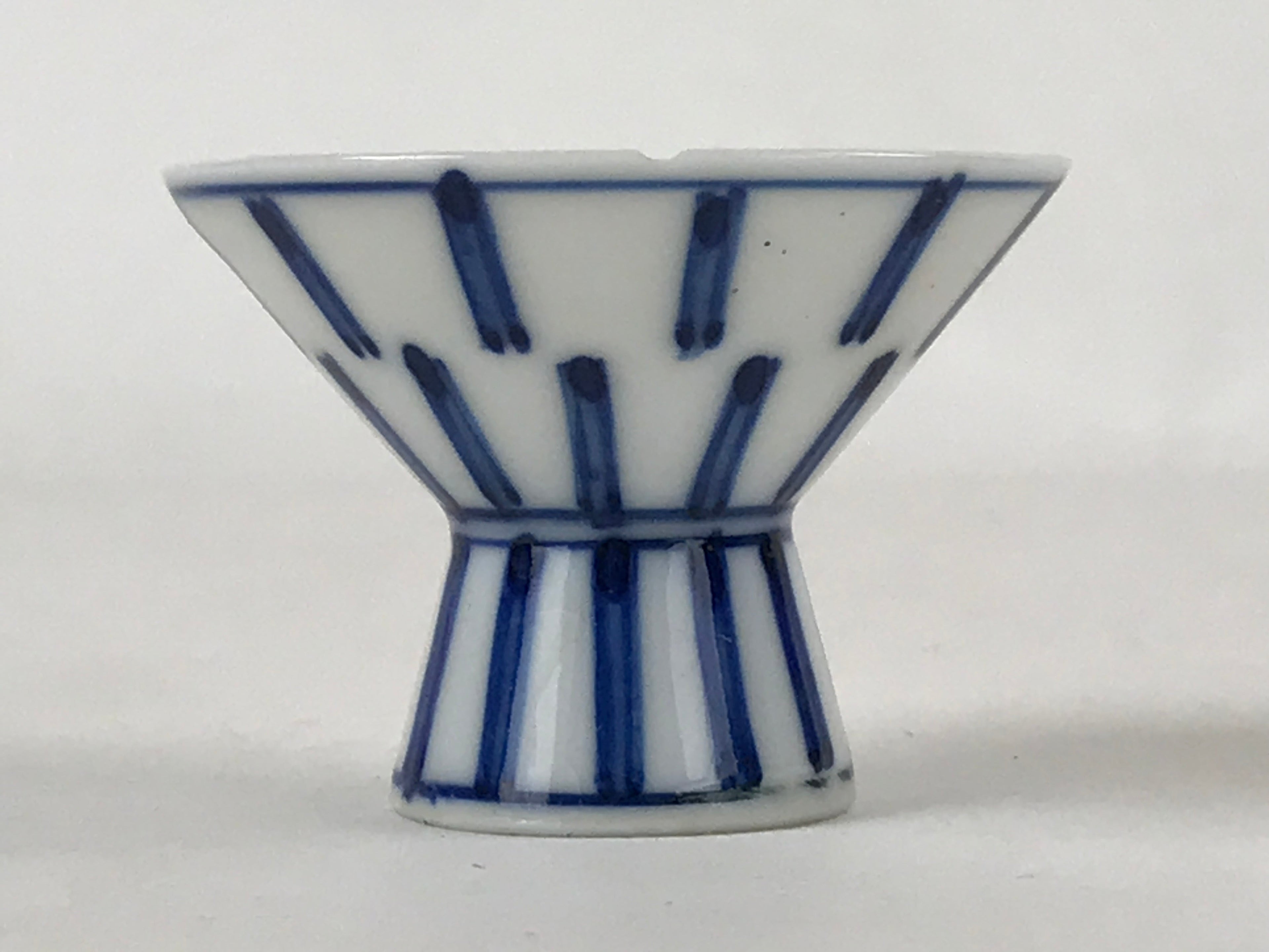 Japanese Porcelain Sake Cup Vtg Wan Ochoko Guinomi Sometsuke Blue White G122