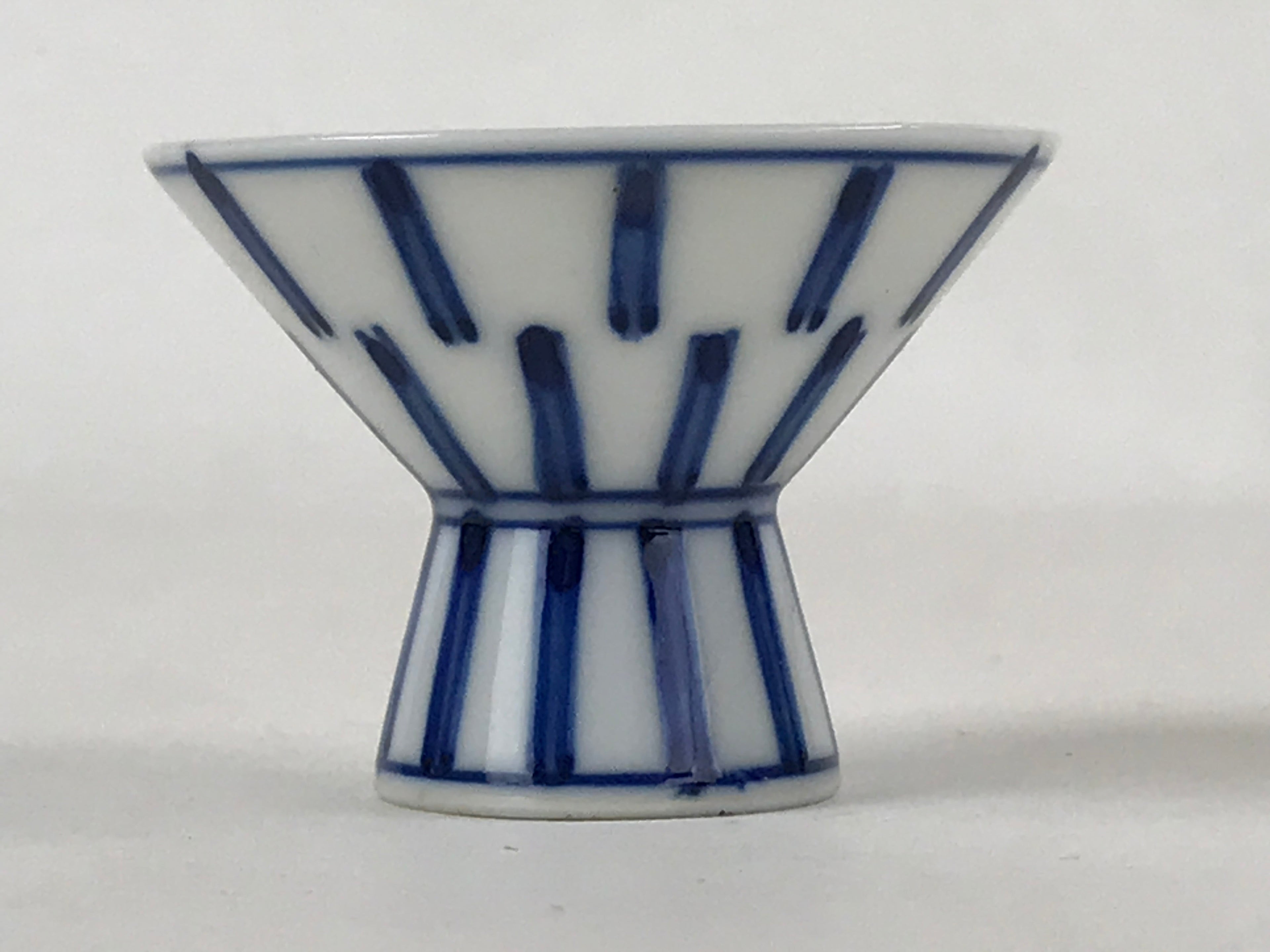 Japanese Porcelain Sake Cup Vtg Wan Ochoko Guinomi Sometsuke Blue White G122