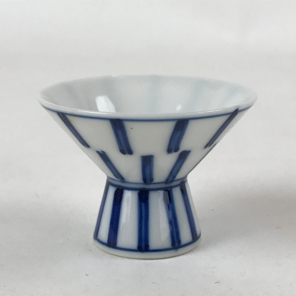 Japanese Porcelain Sake Cup Vtg Wan Ochoko Guinomi Sometsuke Blue White G122