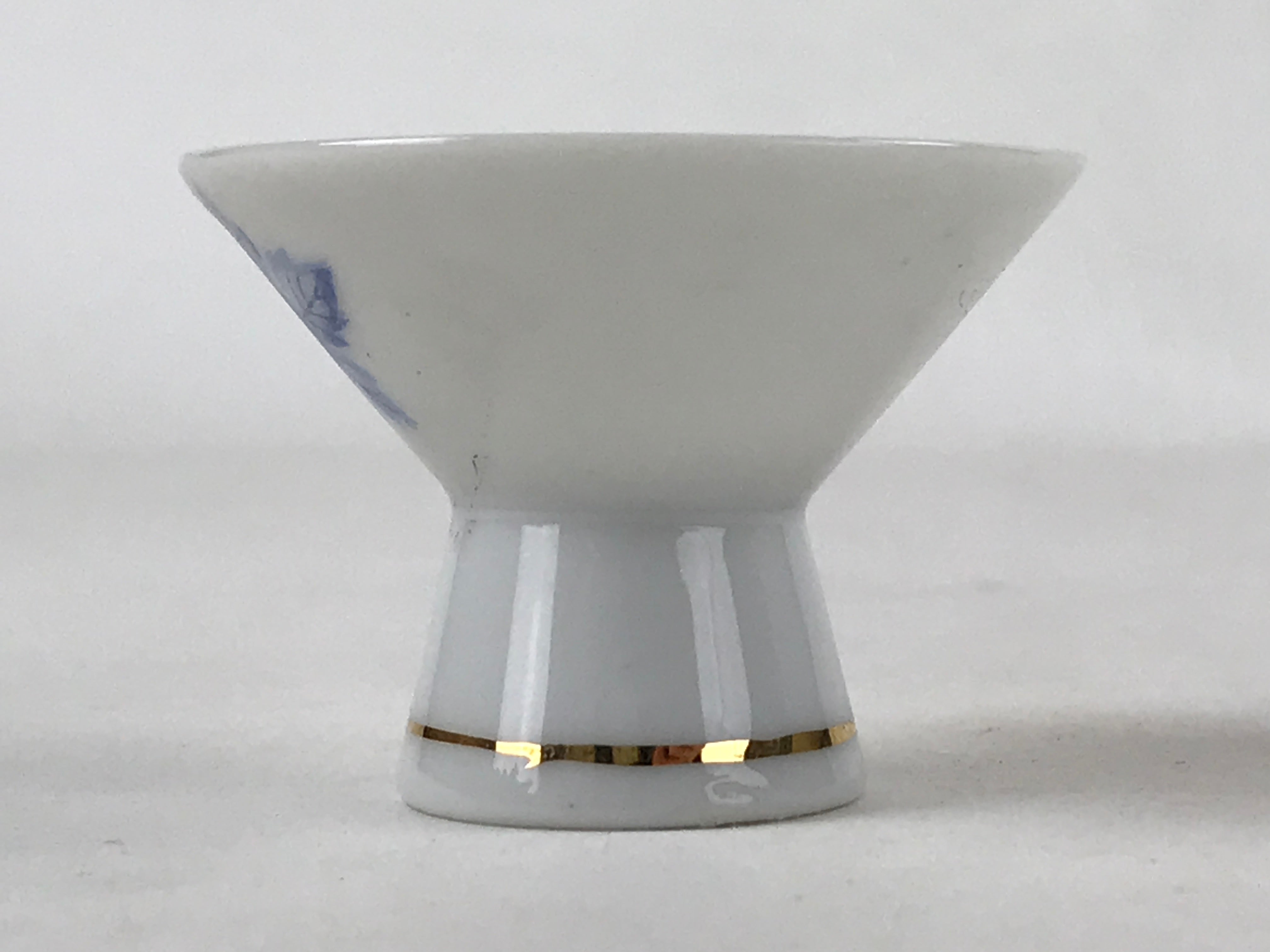 Japanese Porcelain Sake Cup Vtg Wan Ochoko Guinomi White Gold Blue Grapes G123