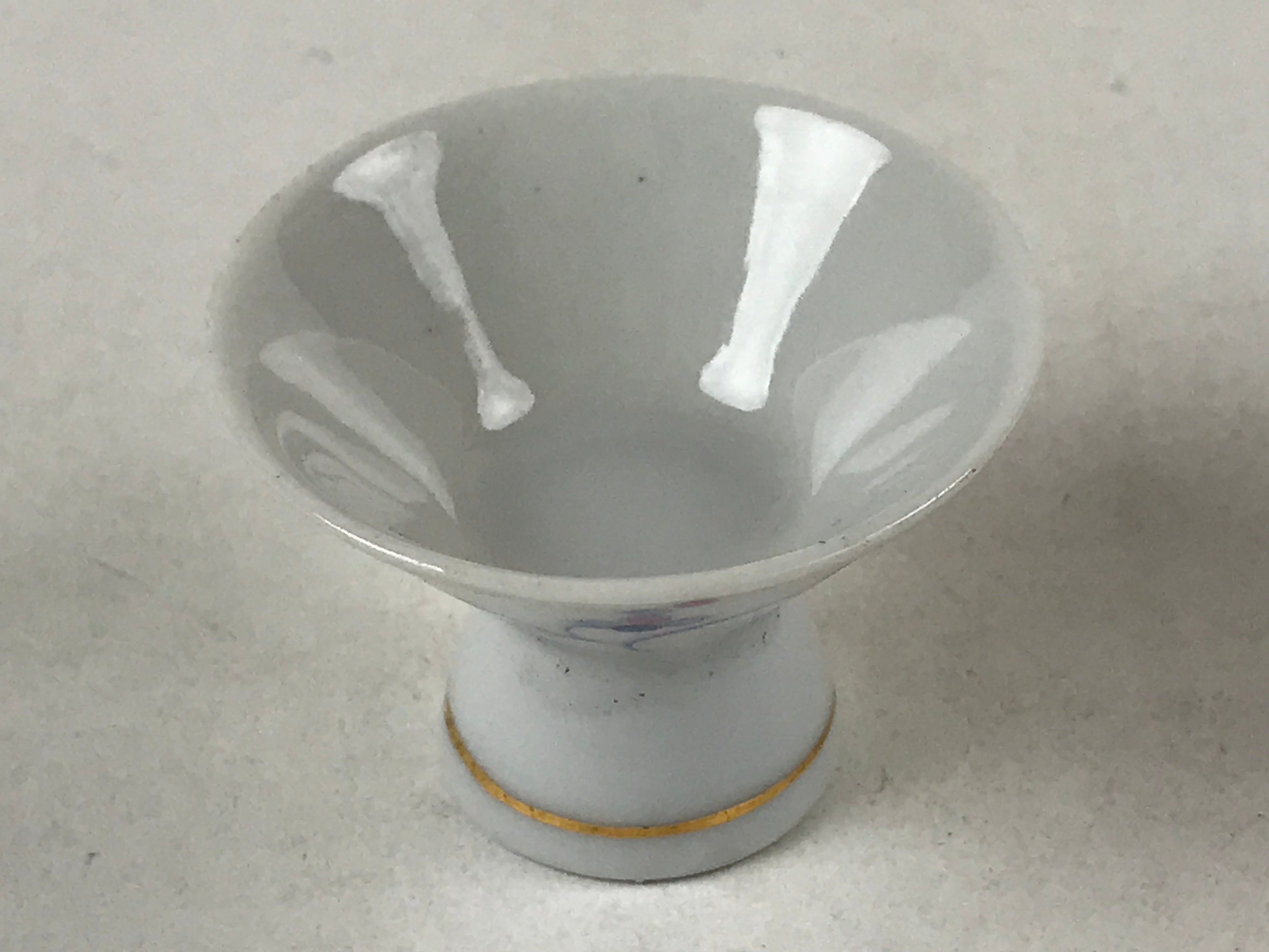 Japanese Porcelain Sake Cup Vtg Wan Ochoko Guinomi White Gold Blue Grapes G123