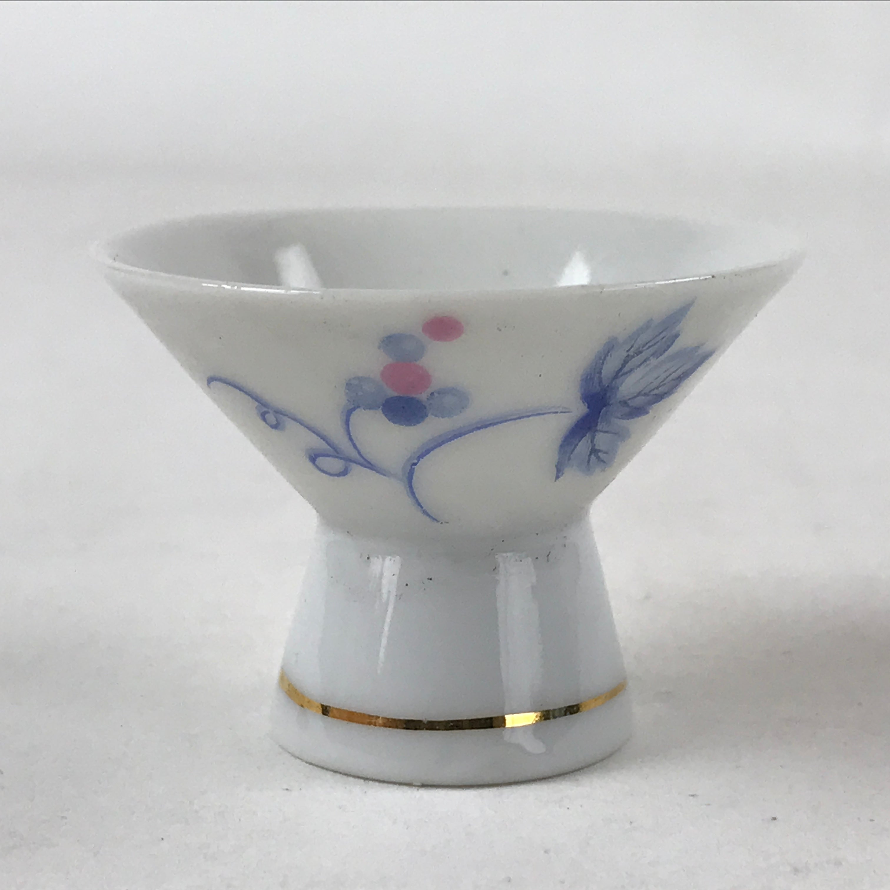 Japanese Porcelain Sake Cup Vtg Wan Ochoko Guinomi White Gold Blue Grapes G123