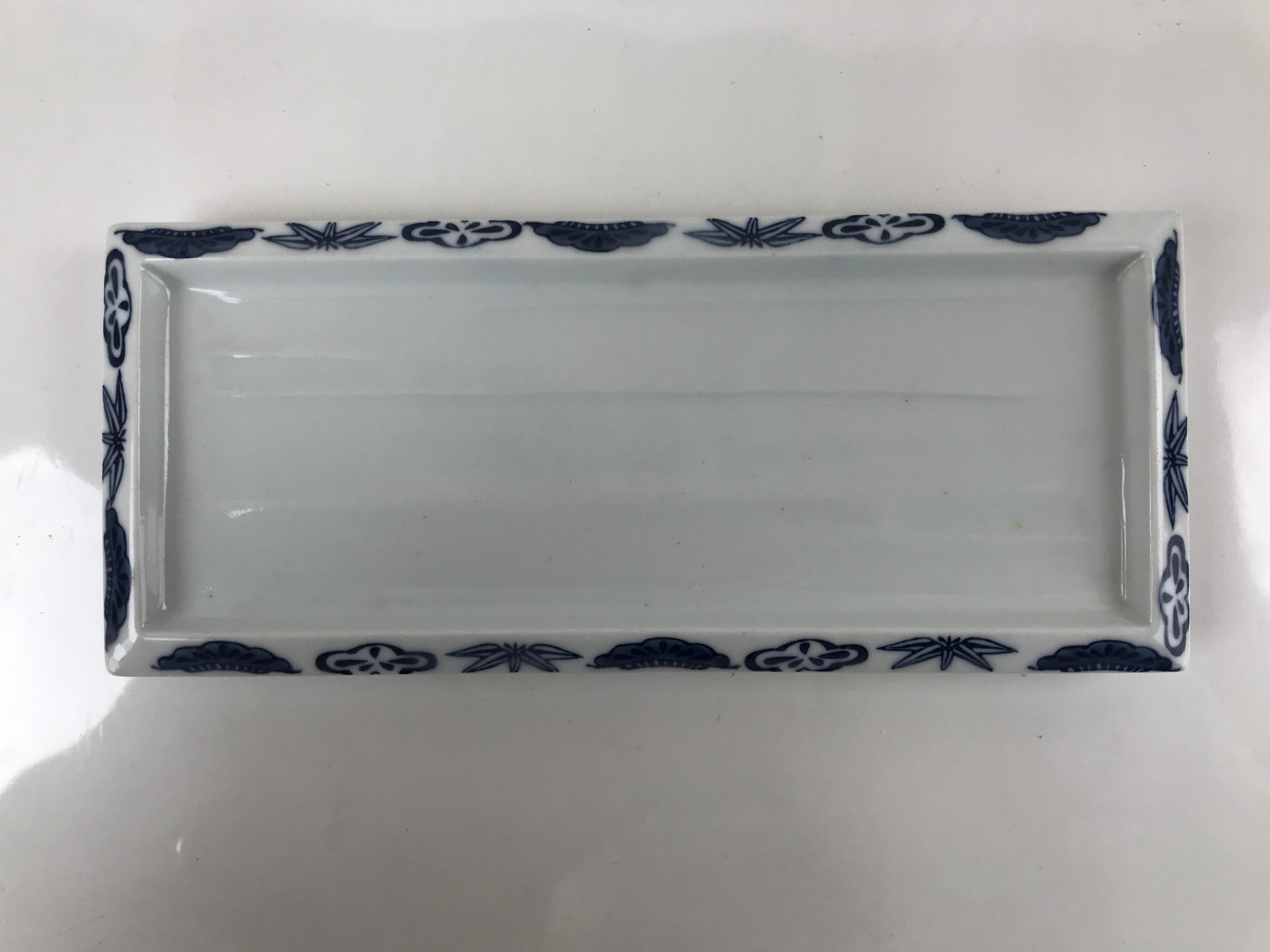 Japanese Porcelain Sashimi Plate Vtg Shochikubai Bamboo Plum Pine Blue PY758