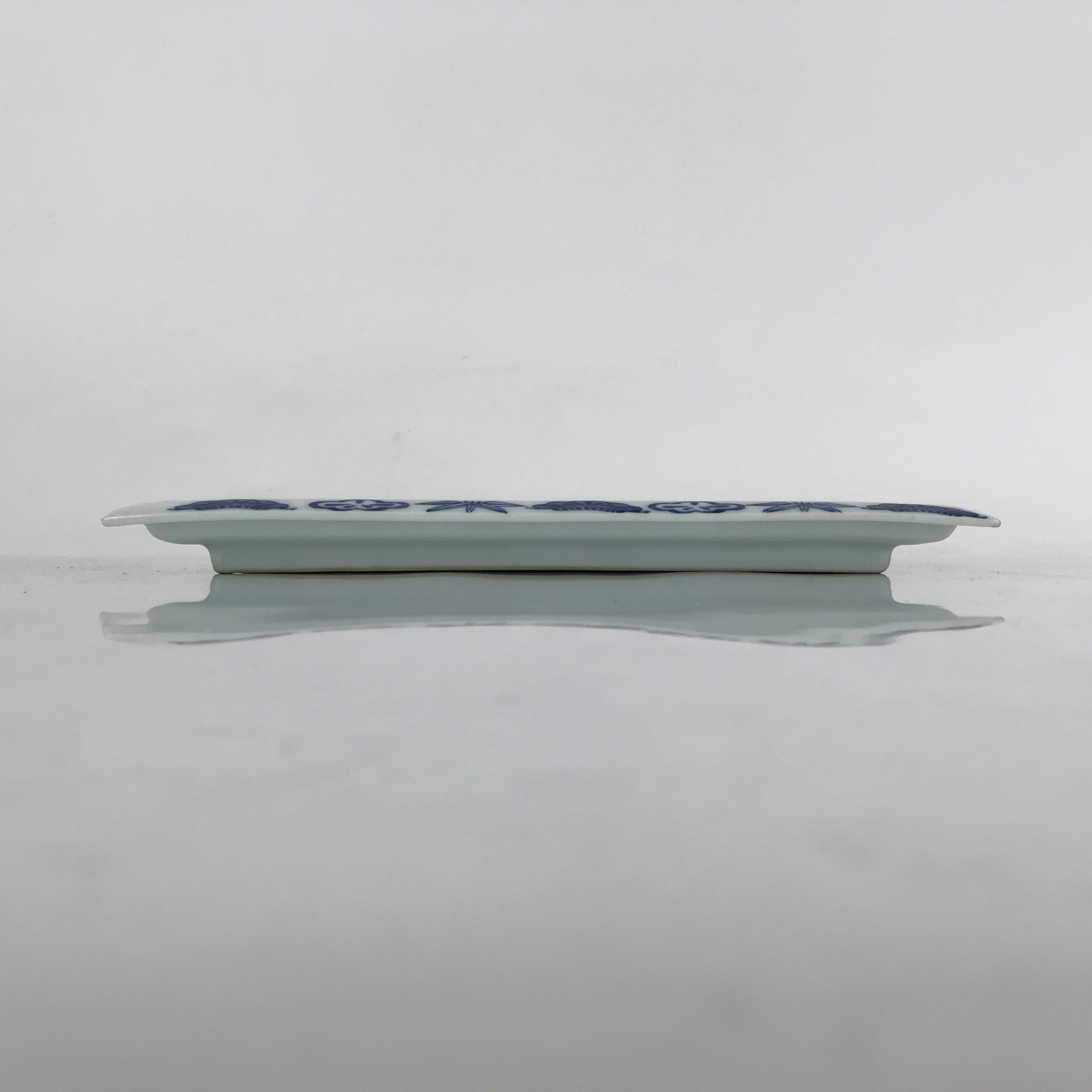 Japanese Porcelain Sashimi Plate Vtg Shochikubai Bamboo Plum Pine Blue PY761