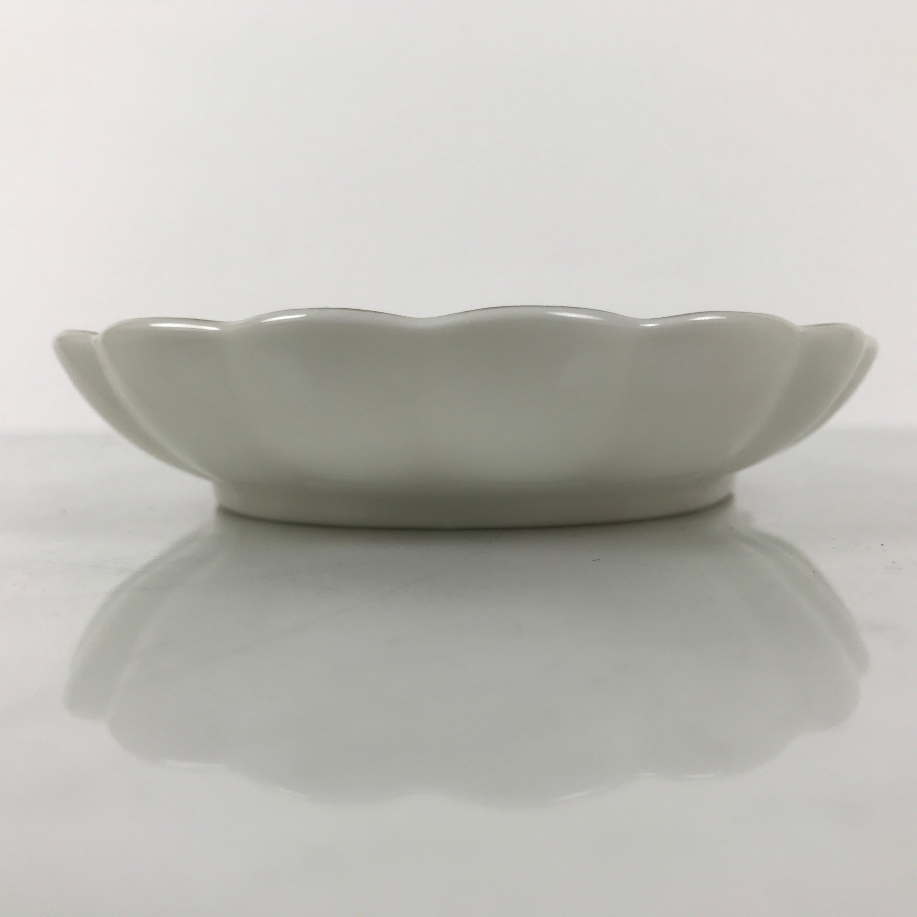 Japanese Porcelain Serving Plate Vtg Oval White Floral Lily Gold Kikuzara Y446