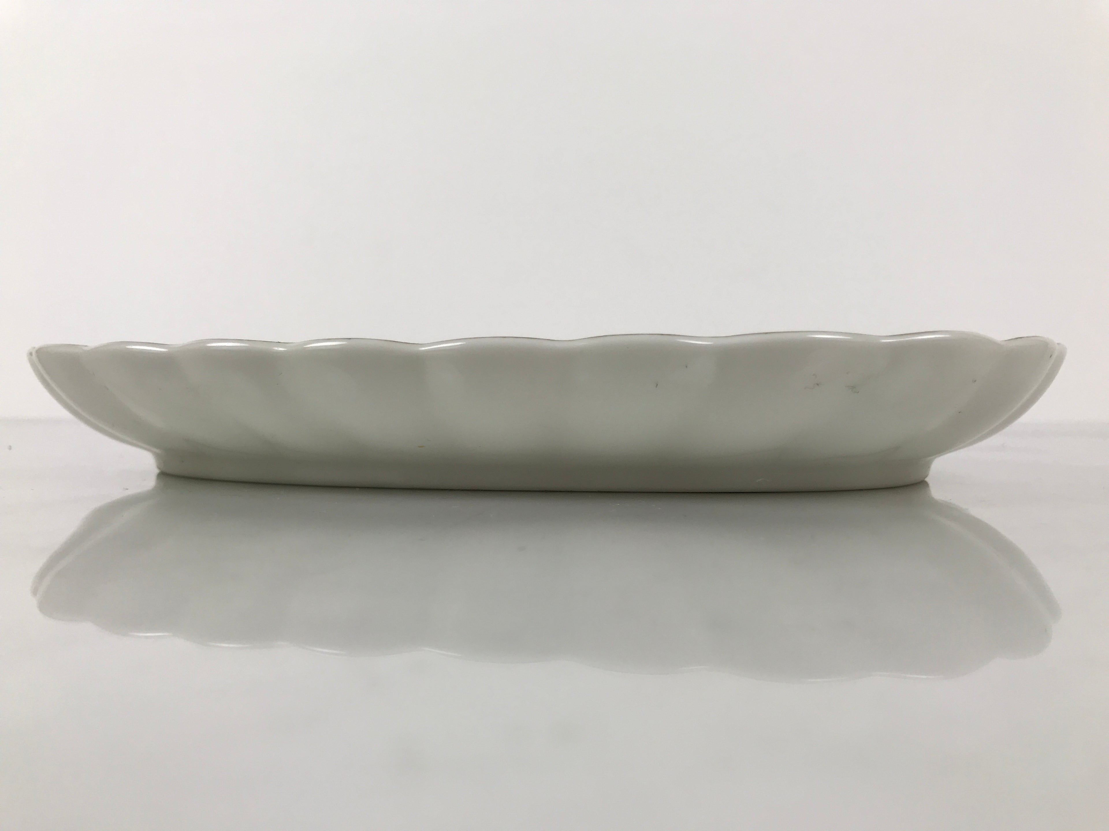 Japanese Porcelain Serving Plate Vtg Oval White Floral Lily Gold Kikuzara Y446
