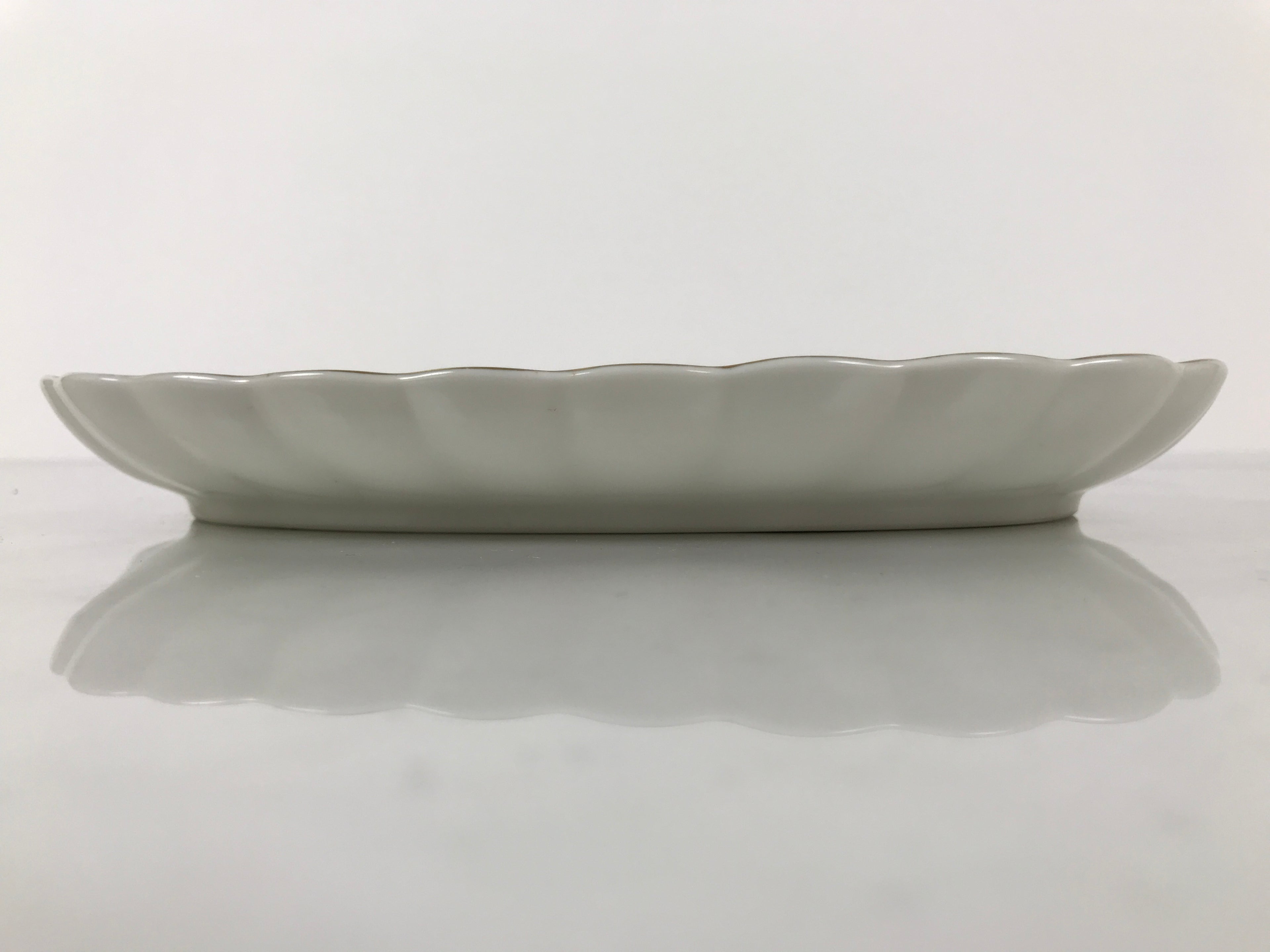 Japanese Porcelain Serving Plate Vtg Oval White Floral Lily Gold Kikuzara Y447