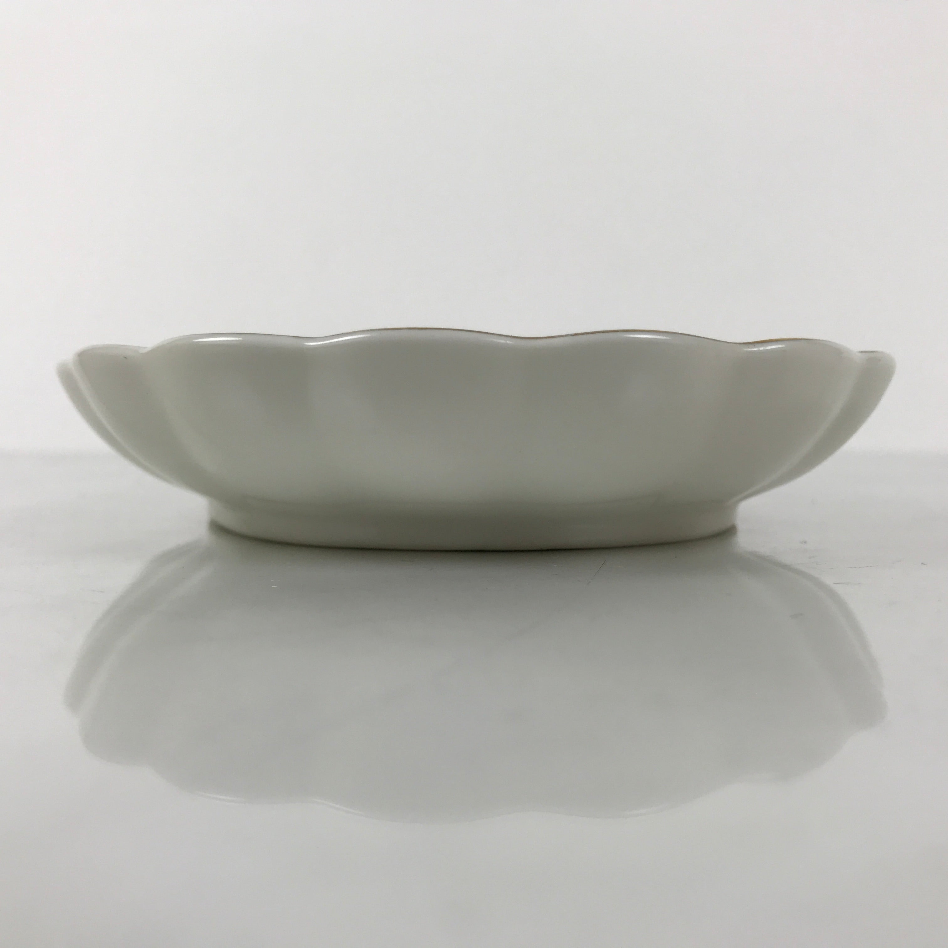 Japanese Porcelain Serving Plate Vtg Oval White Floral Lily Gold Kikuzara Y447