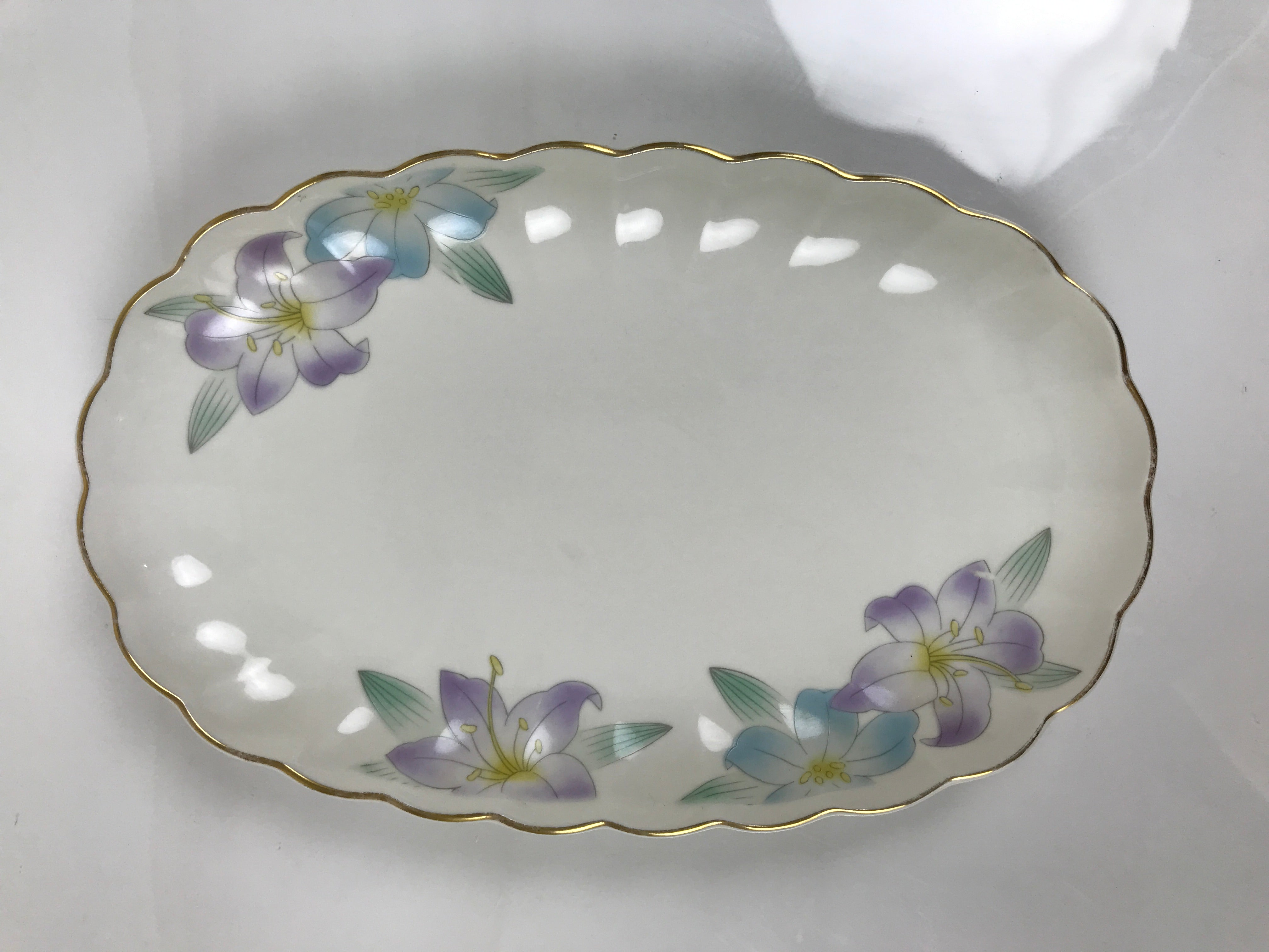 Japanese Porcelain Serving Plate Vtg Oval White Floral Lily Gold Kikuzara Y447