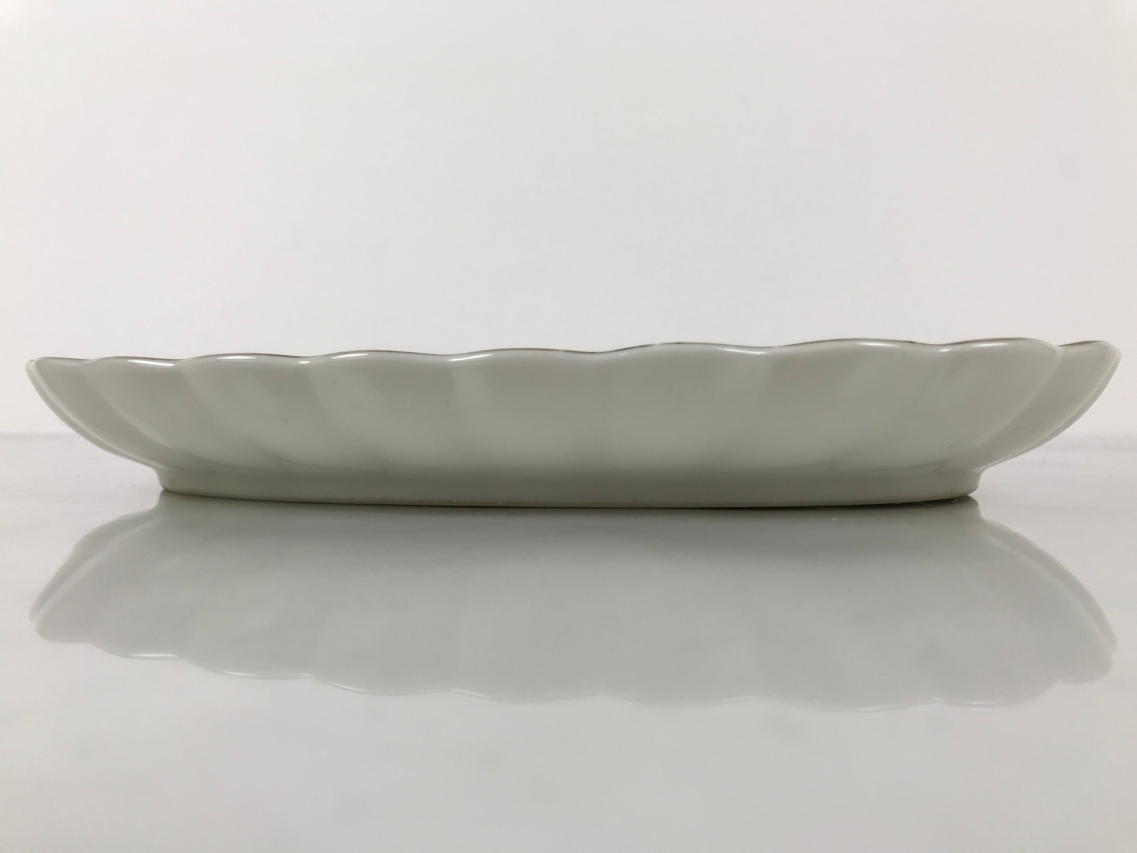 Japanese Porcelain Serving Plate Vtg Oval White Floral Lily Gold Kikuzara Y448