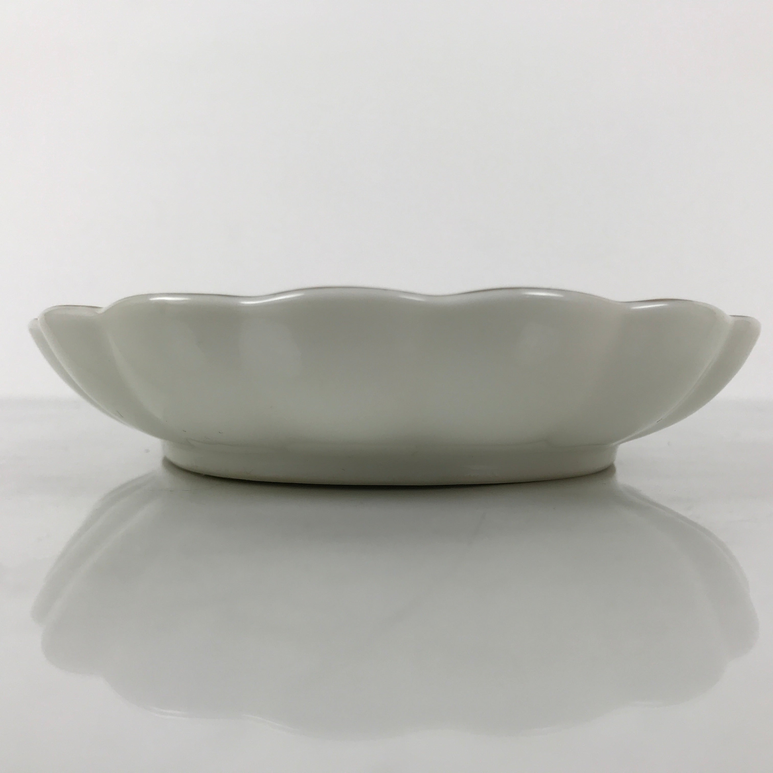 Japanese Porcelain Serving Plate Vtg Oval White Floral Lily Gold Kikuzara Y448