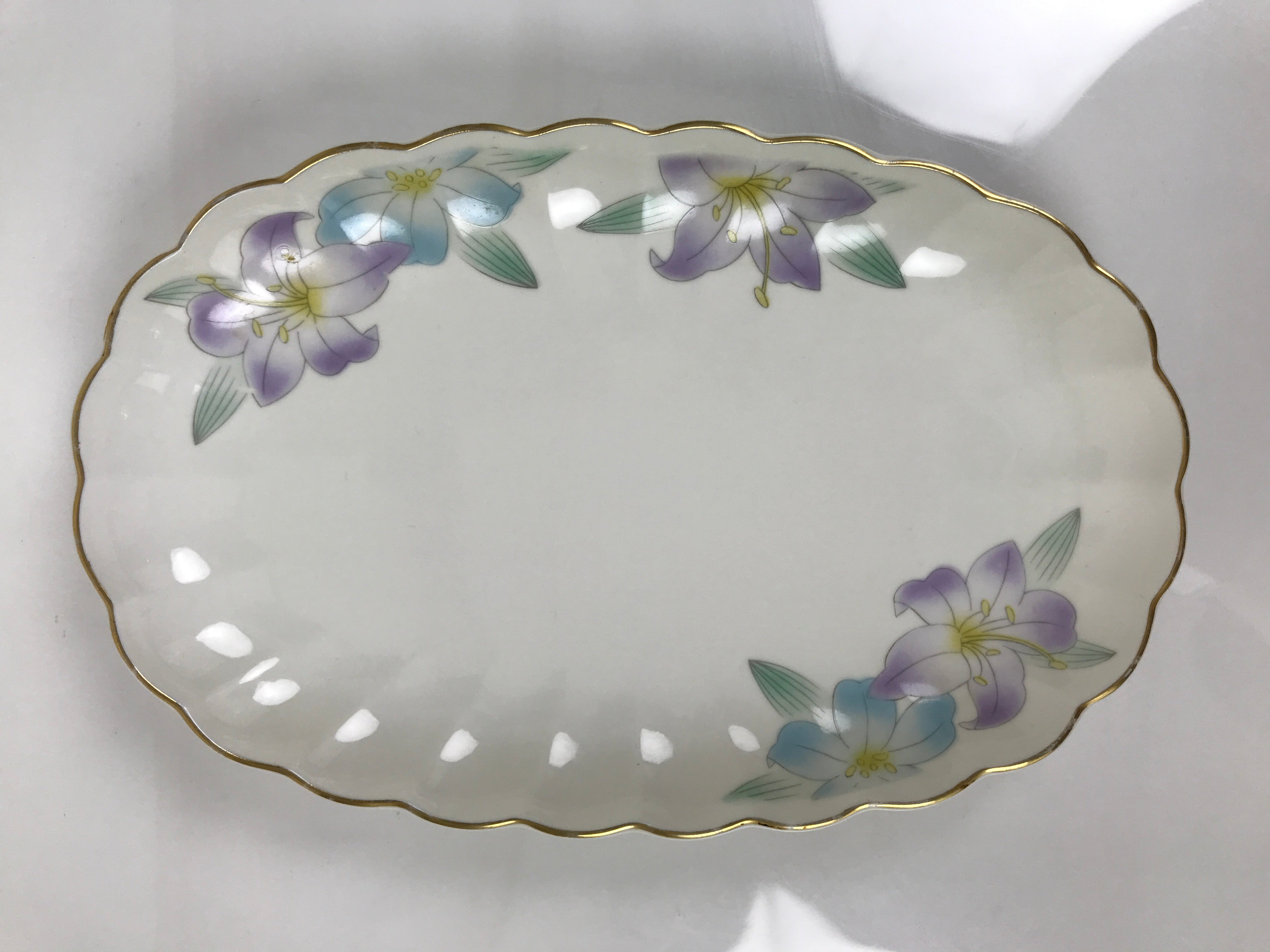 Japanese Porcelain Serving Plate Vtg Oval White Floral Lily Gold Kikuzara Y448