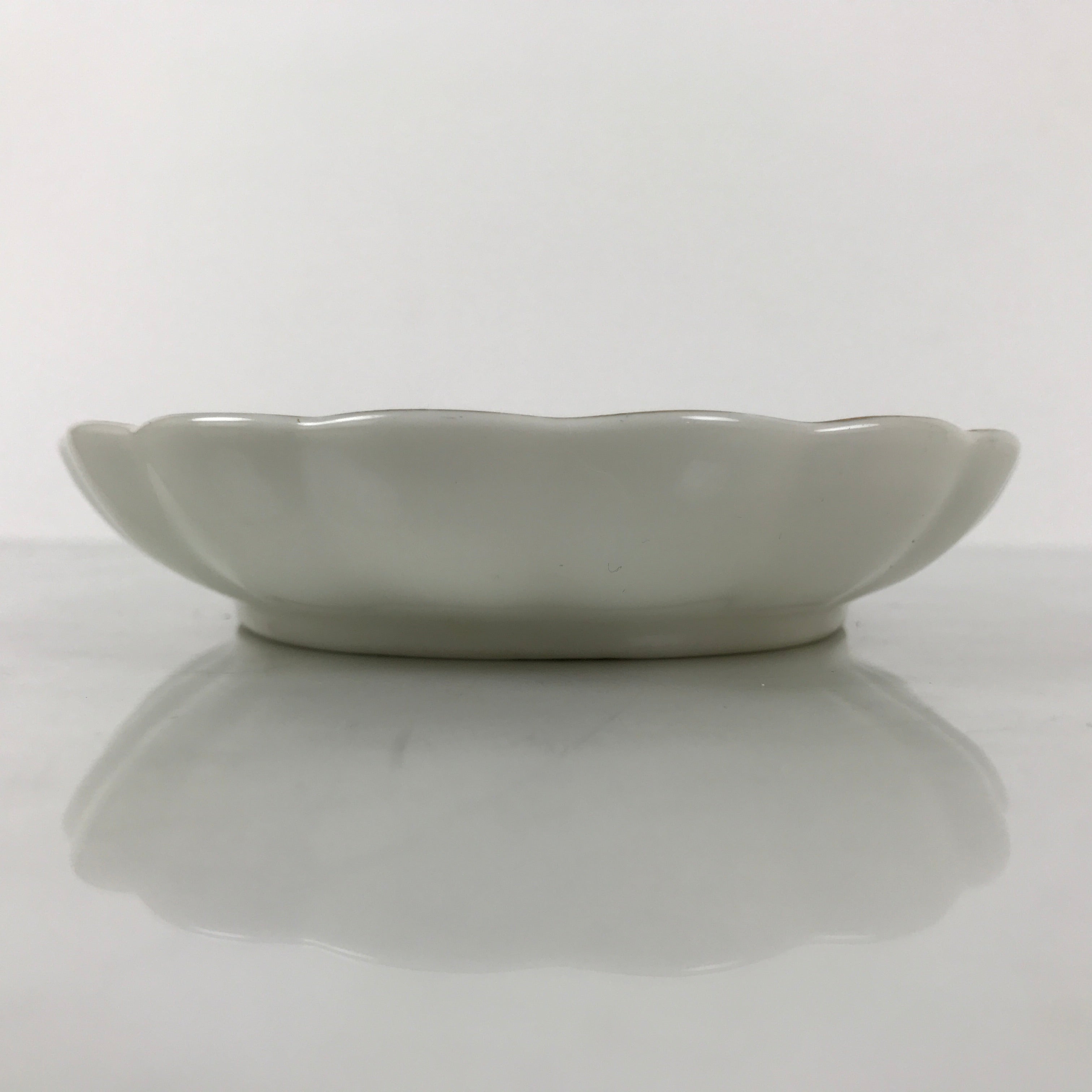 Japanese Porcelain Serving Plate Vtg Oval White Floral Lily Gold Kikuzara Y449