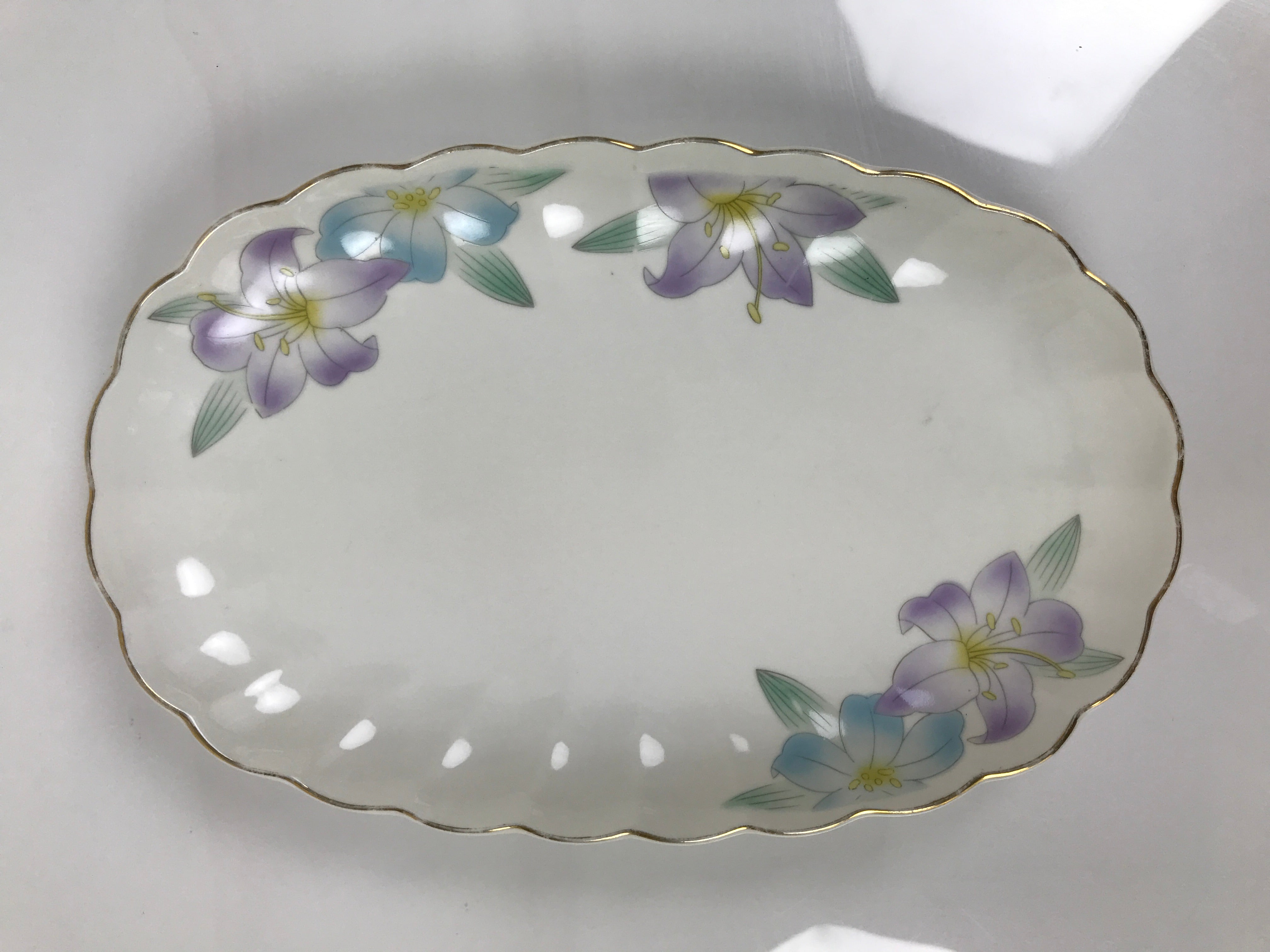 Japanese Porcelain Serving Plate Vtg Oval White Floral Lily Gold Kikuzara Y449