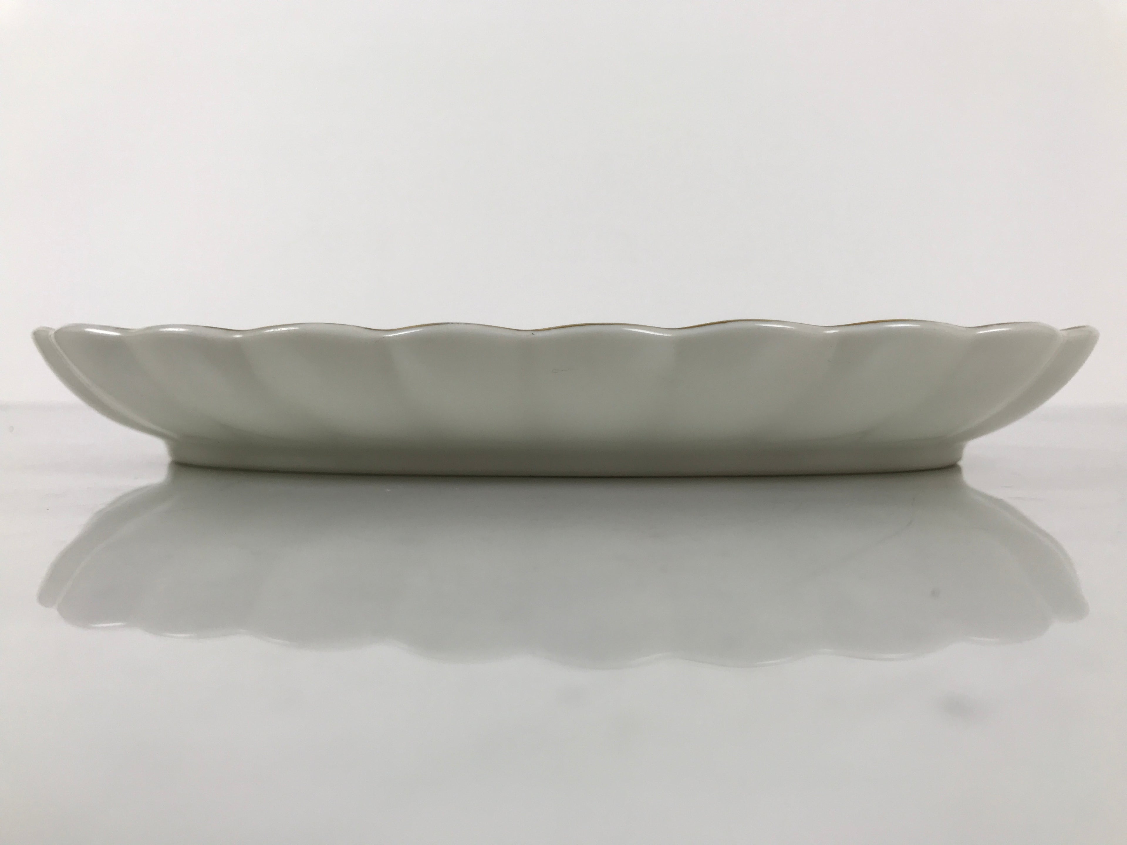 Japanese Porcelain Serving Plate Vtg Oval White Floral Lily Gold Kikuzara Y450