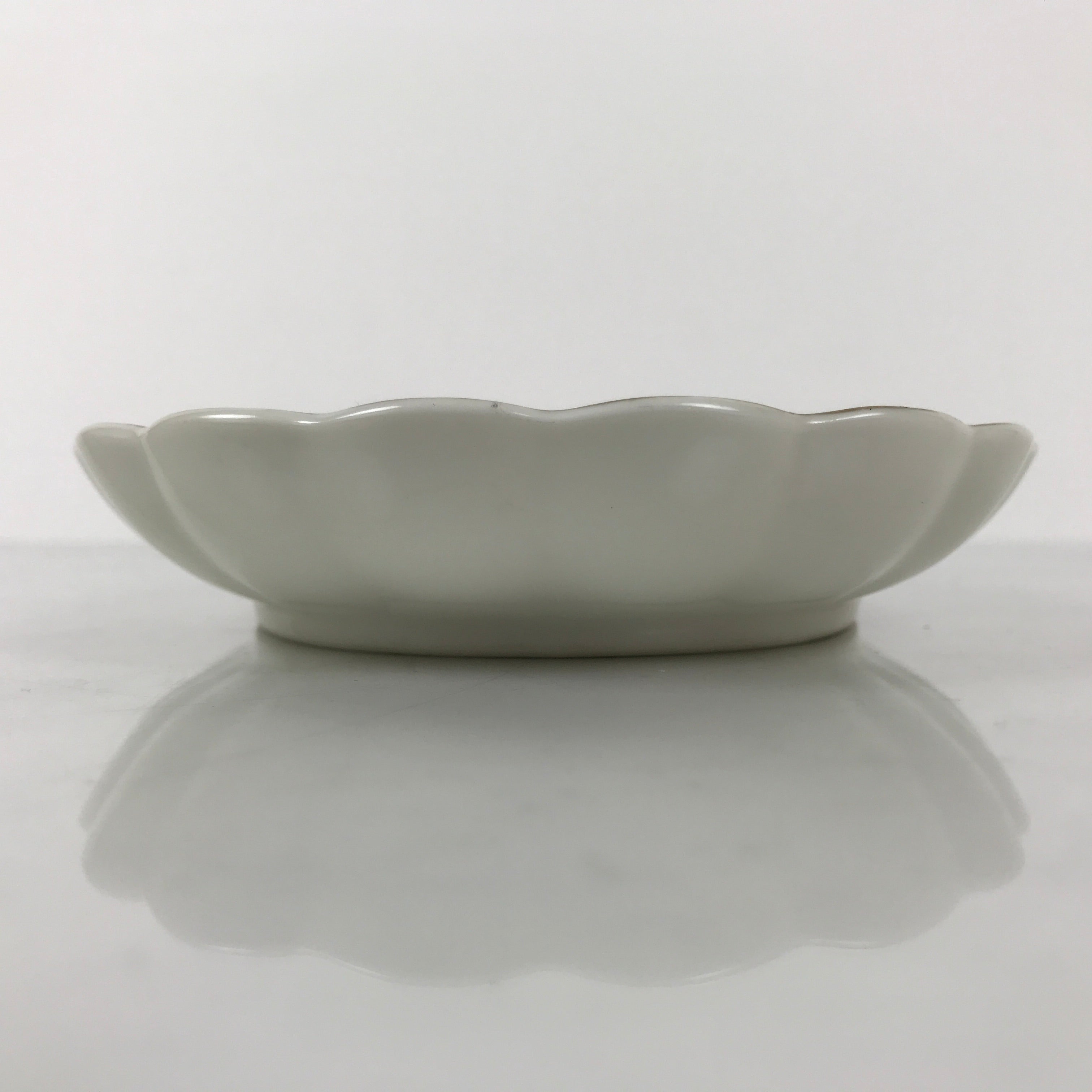 Japanese Porcelain Serving Plate Vtg Oval White Floral Lily Gold Kikuzara Y450