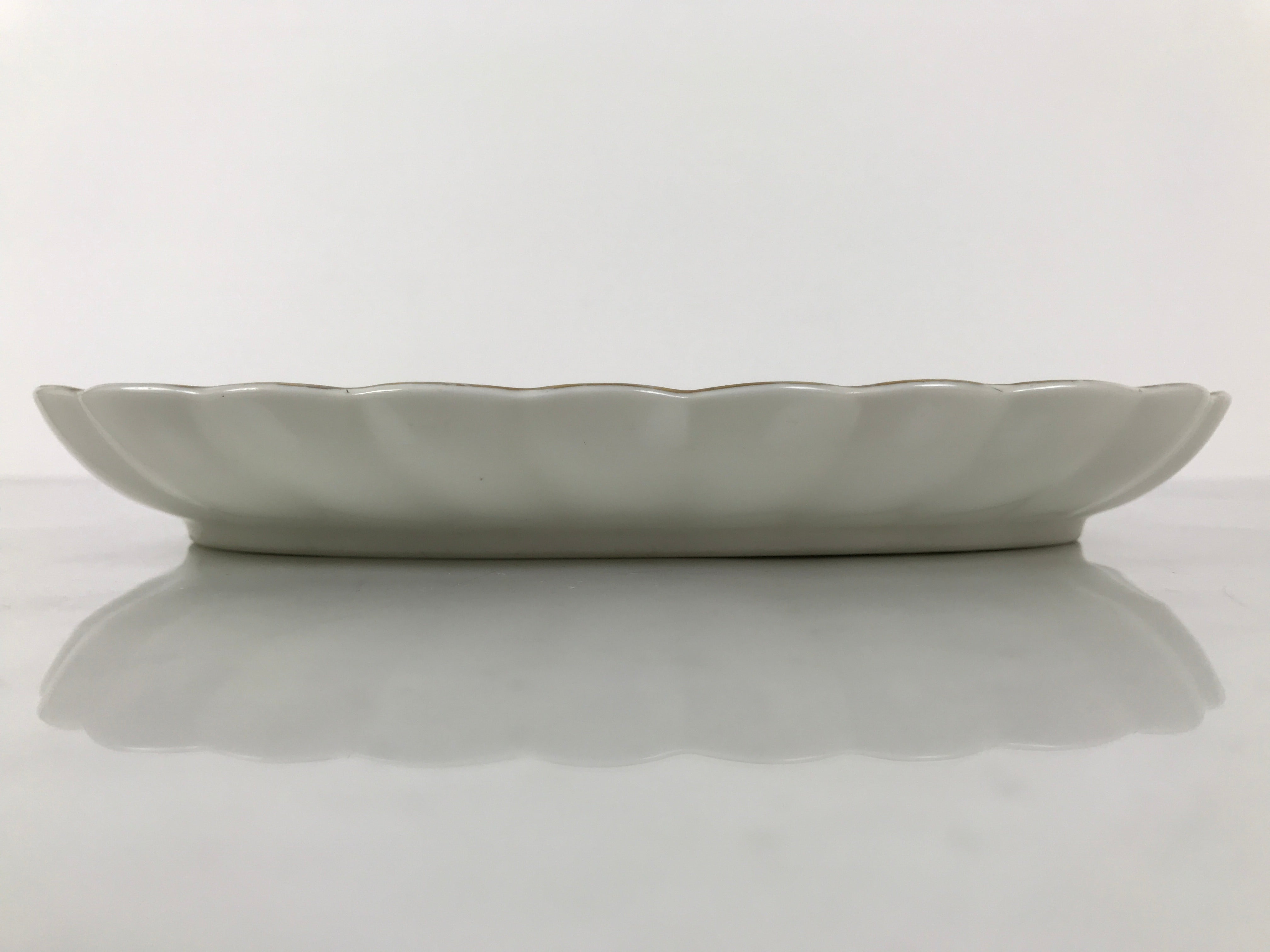Japanese Porcelain Serving Plate Vtg Oval White Floral Lily Gold Kikuzara Y450