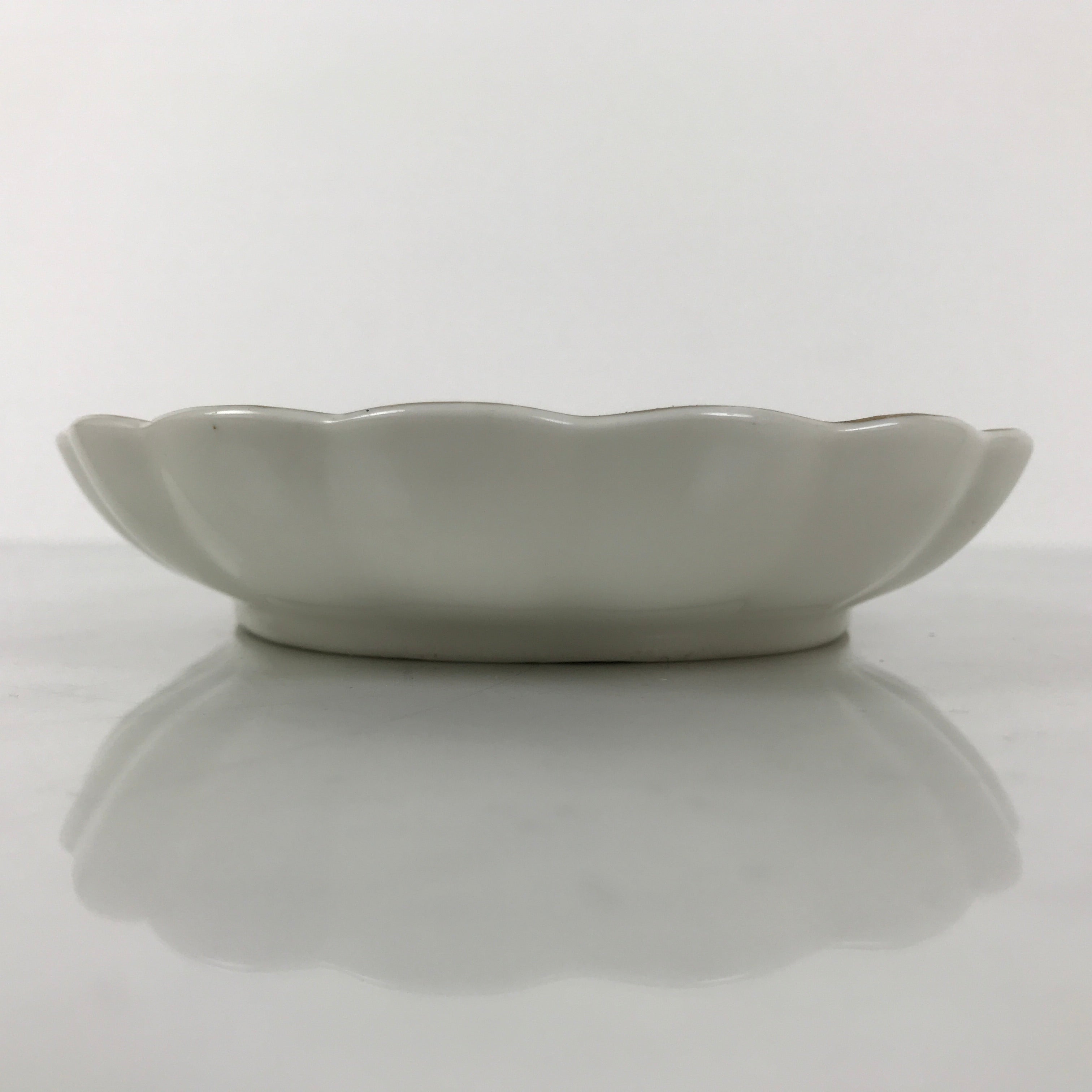 Japanese Porcelain Serving Plate Vtg Oval White Floral Lily Gold Kikuzara Y450