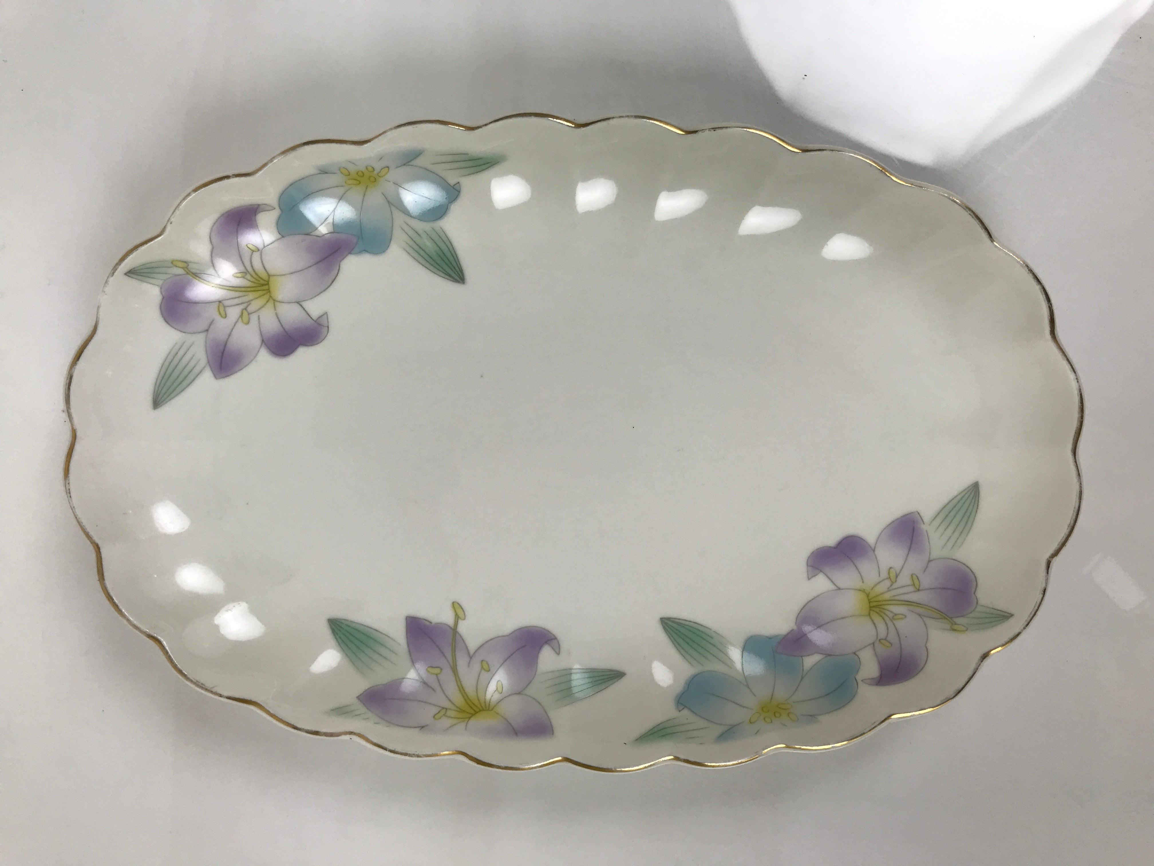 Japanese Porcelain Serving Plate Vtg Oval White Floral Lily Gold Kikuzara Y450