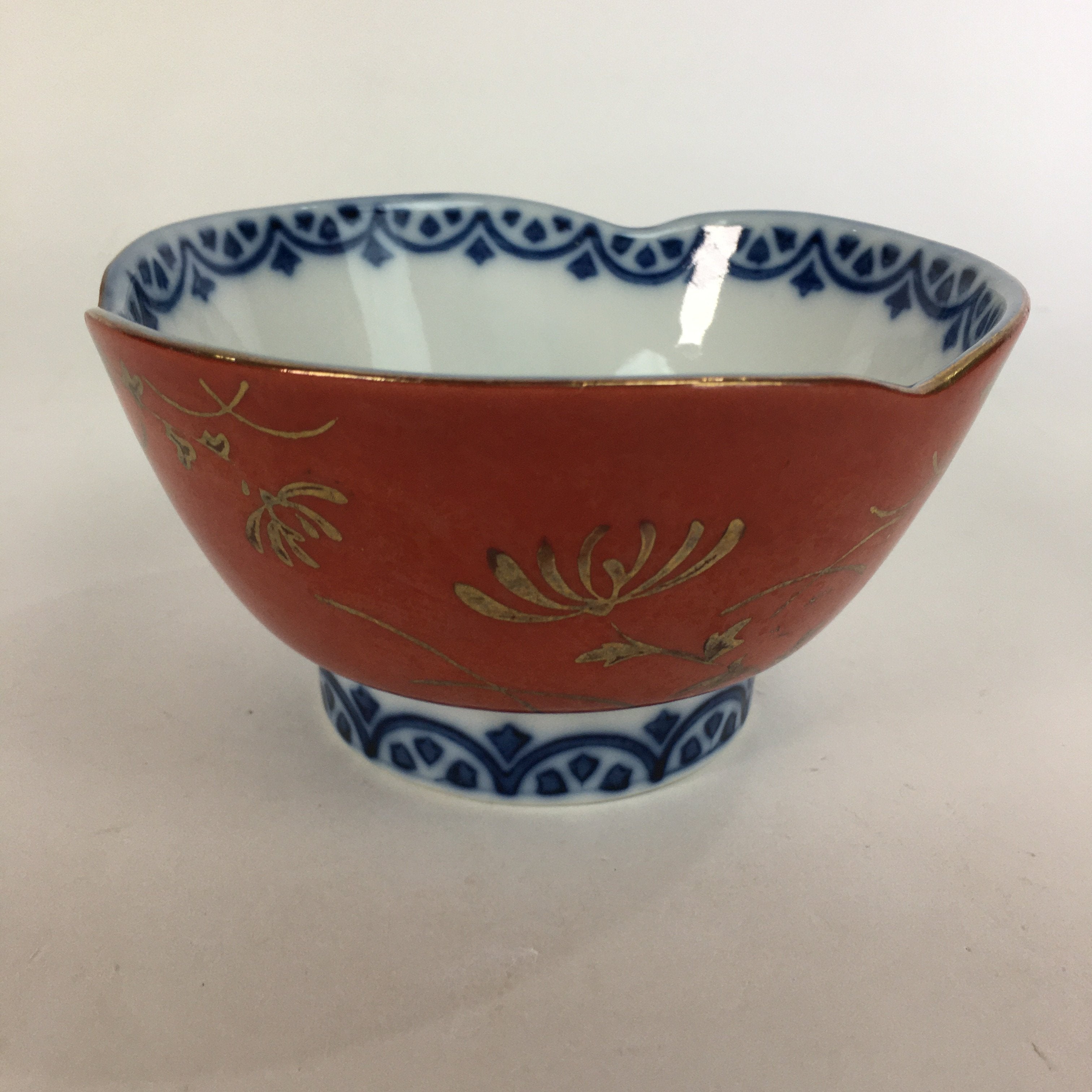 Japanese Porcelain Small Bowl Kobachi Red White Sometsuke Flower Pattern PP561