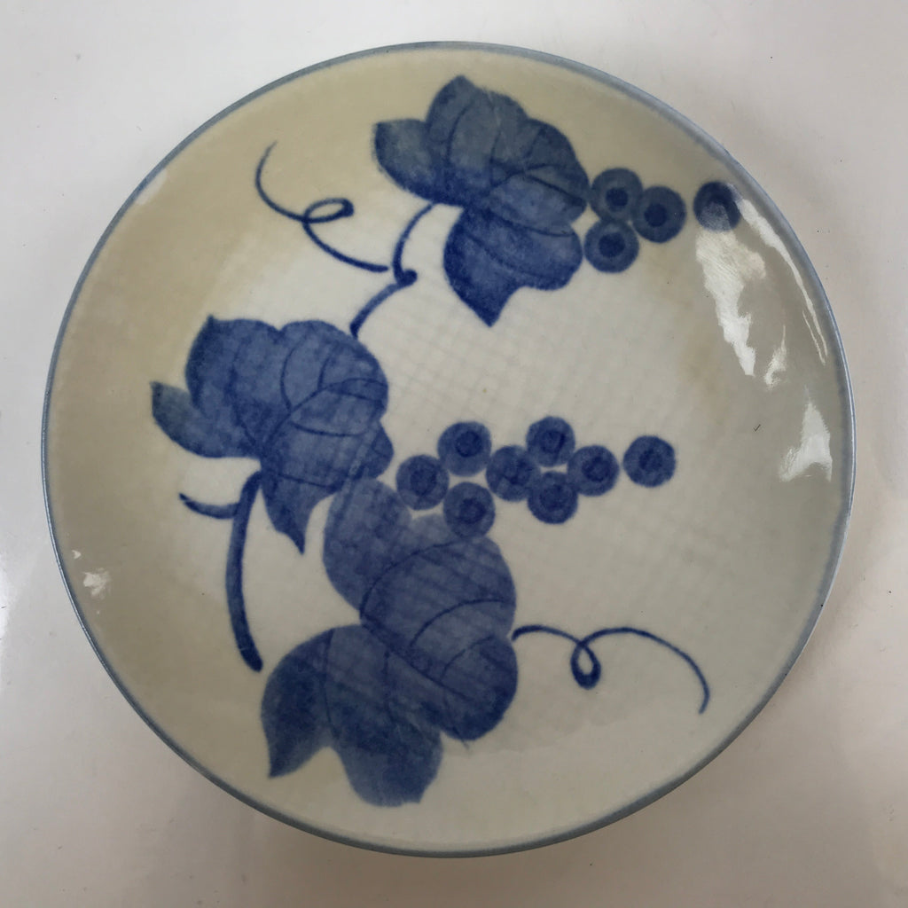 Japanese Porcelain Small Plate Kozara Vtg Ono Japan Blue White Grapes PY920