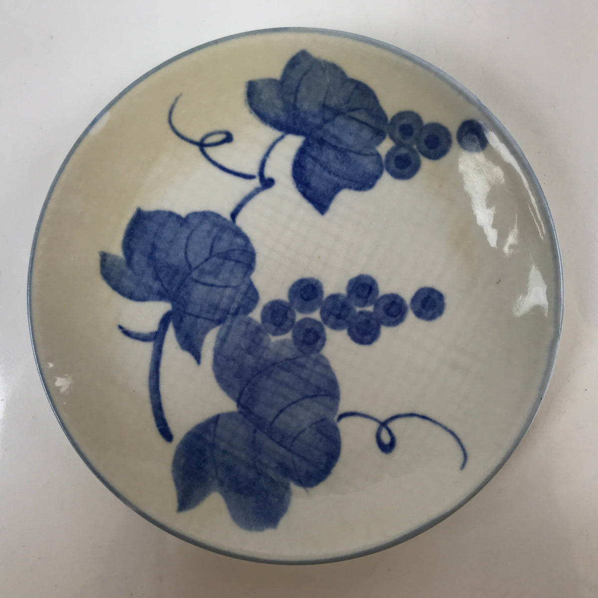 Japanese Porcelain Small Plate Kozara Vtg Ono Japan Blue White Grapes PY920