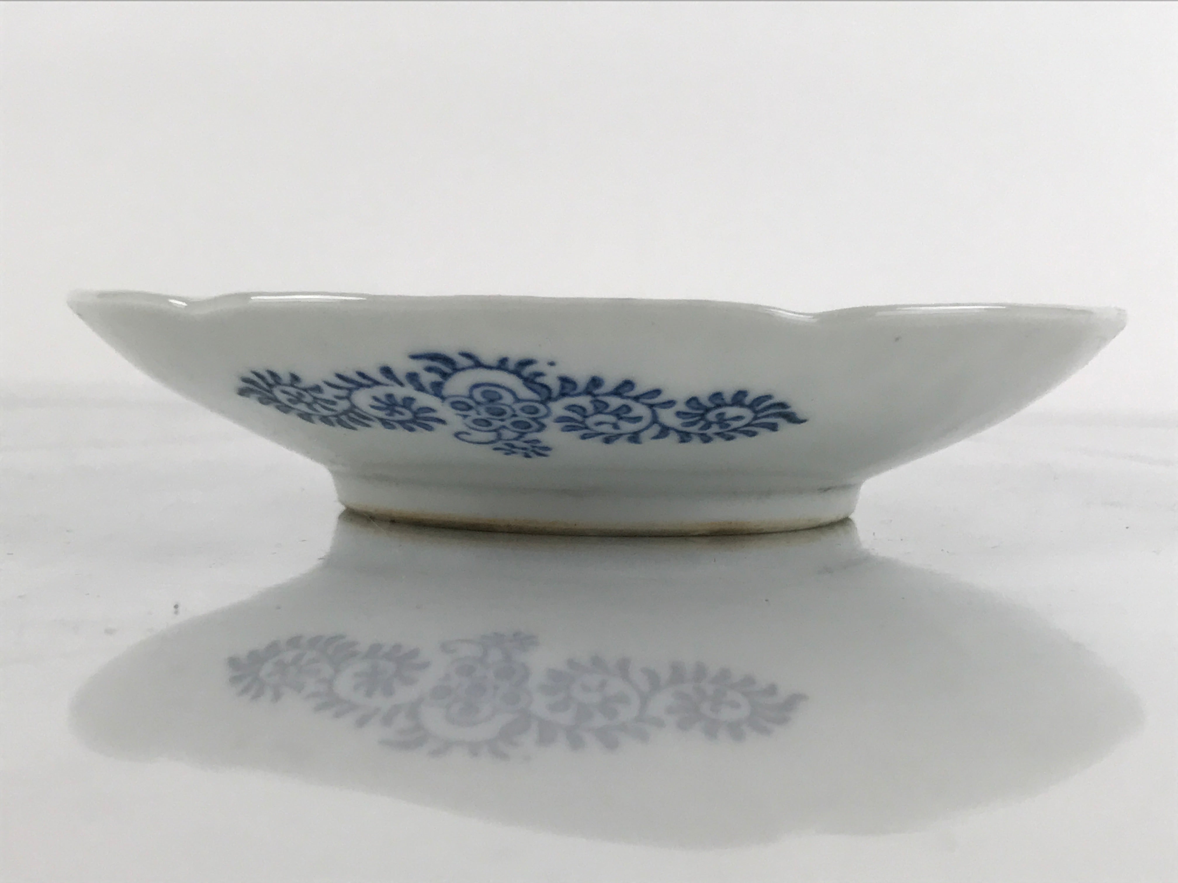 Japanese Porcelain Small Plate Kozara Vtg Sometsuke Peony Botan Blue White PY657