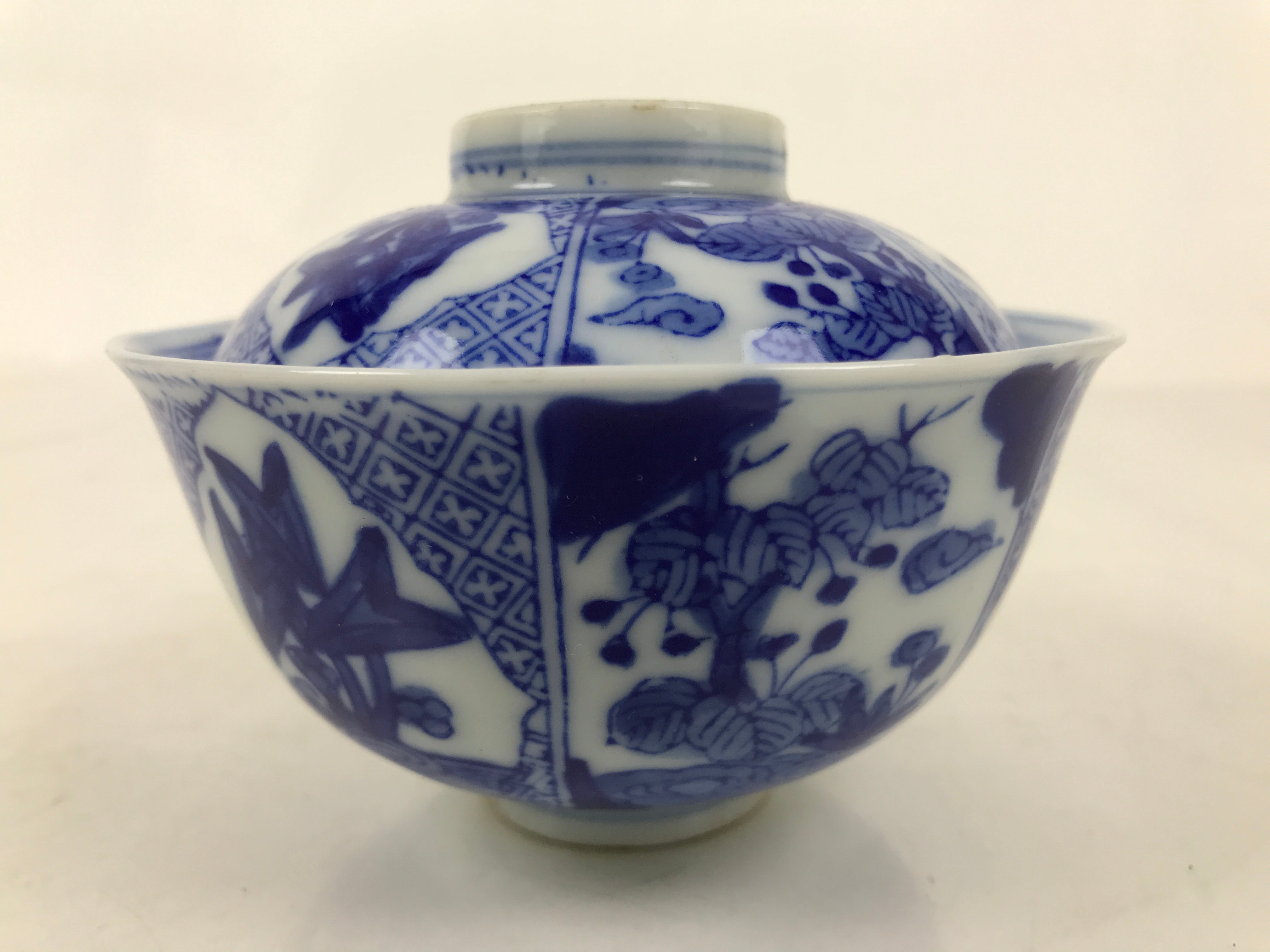 Japanese Porcelain Sometsuke Lidded Bowl Owan Vtg Pottery White Blue Floral Y298