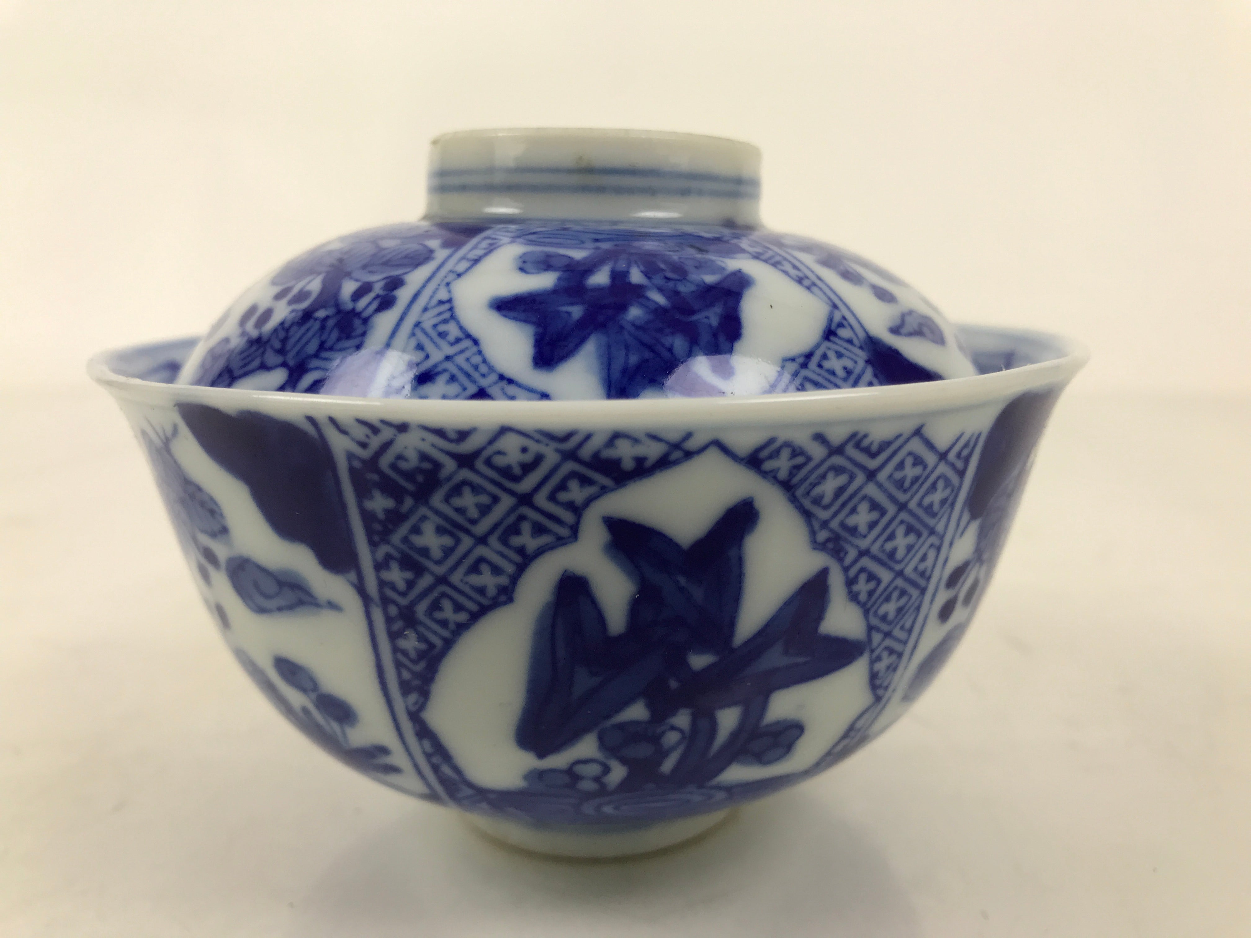 Japanese Porcelain Sometsuke Lidded Bowl Owan Vtg Pottery White Blue Floral Y298