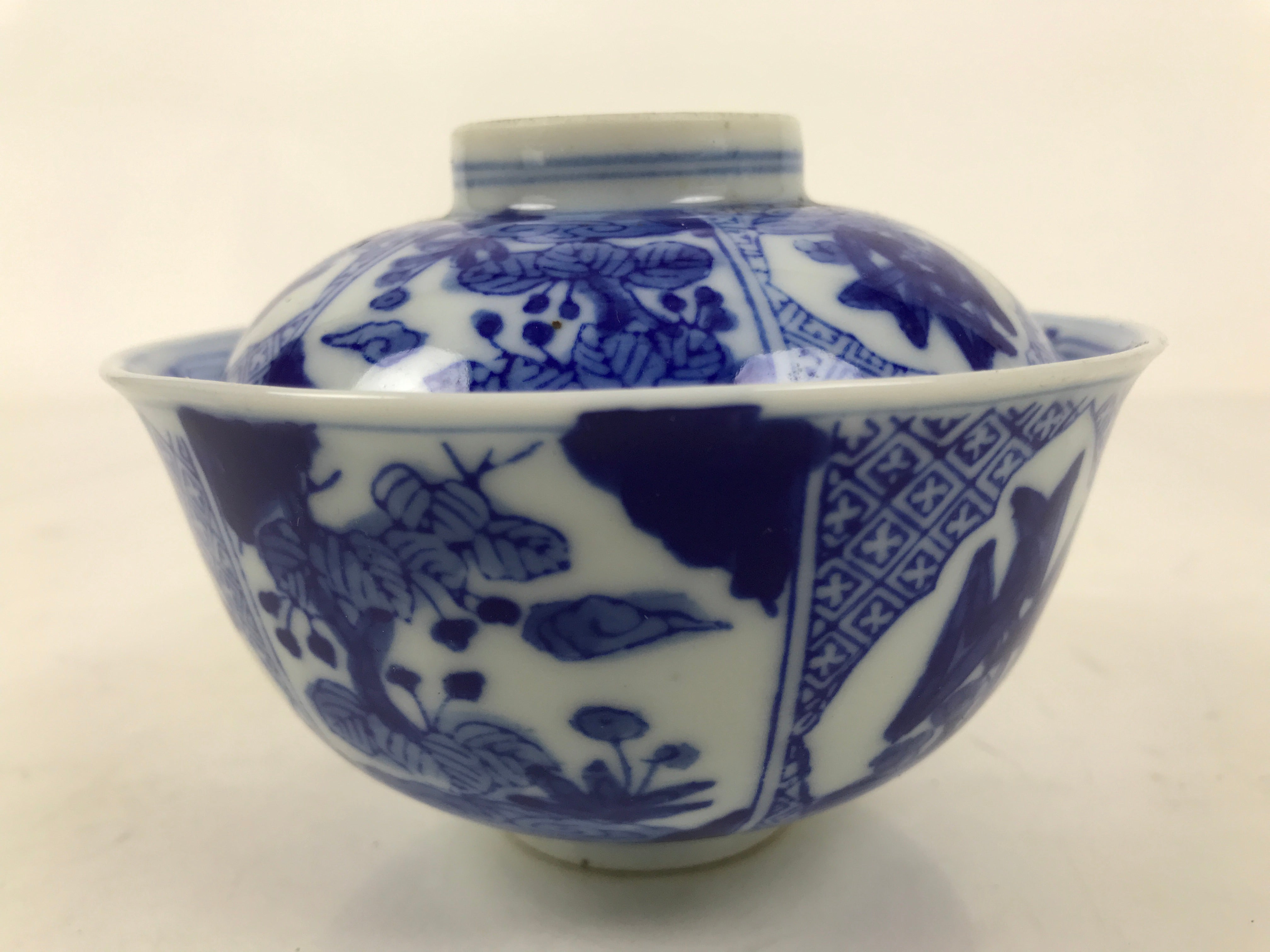 Japanese Porcelain Sometsuke Lidded Bowl Owan Vtg Pottery White Blue Floral Y298