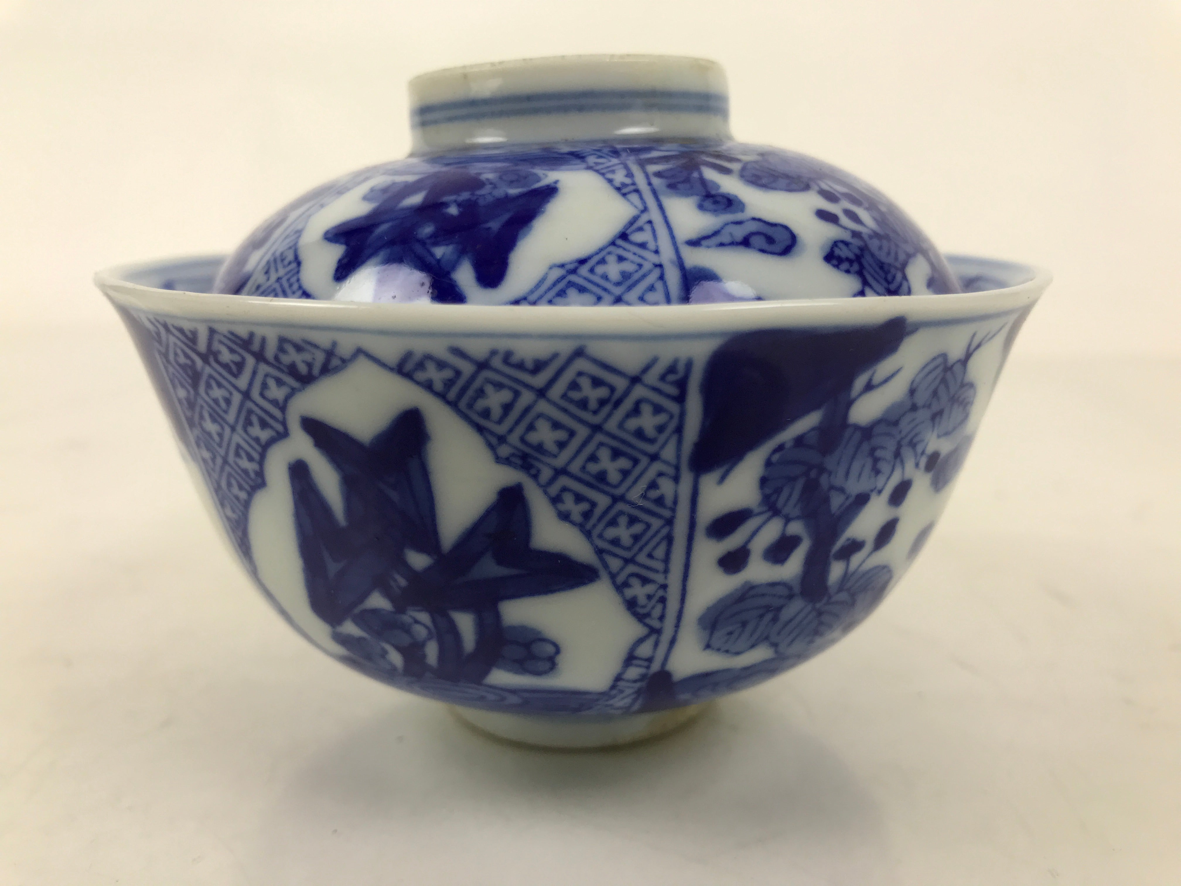 Japanese Porcelain Sometsuke Lidded Bowl Owan Vtg Pottery White Blue Floral Y298