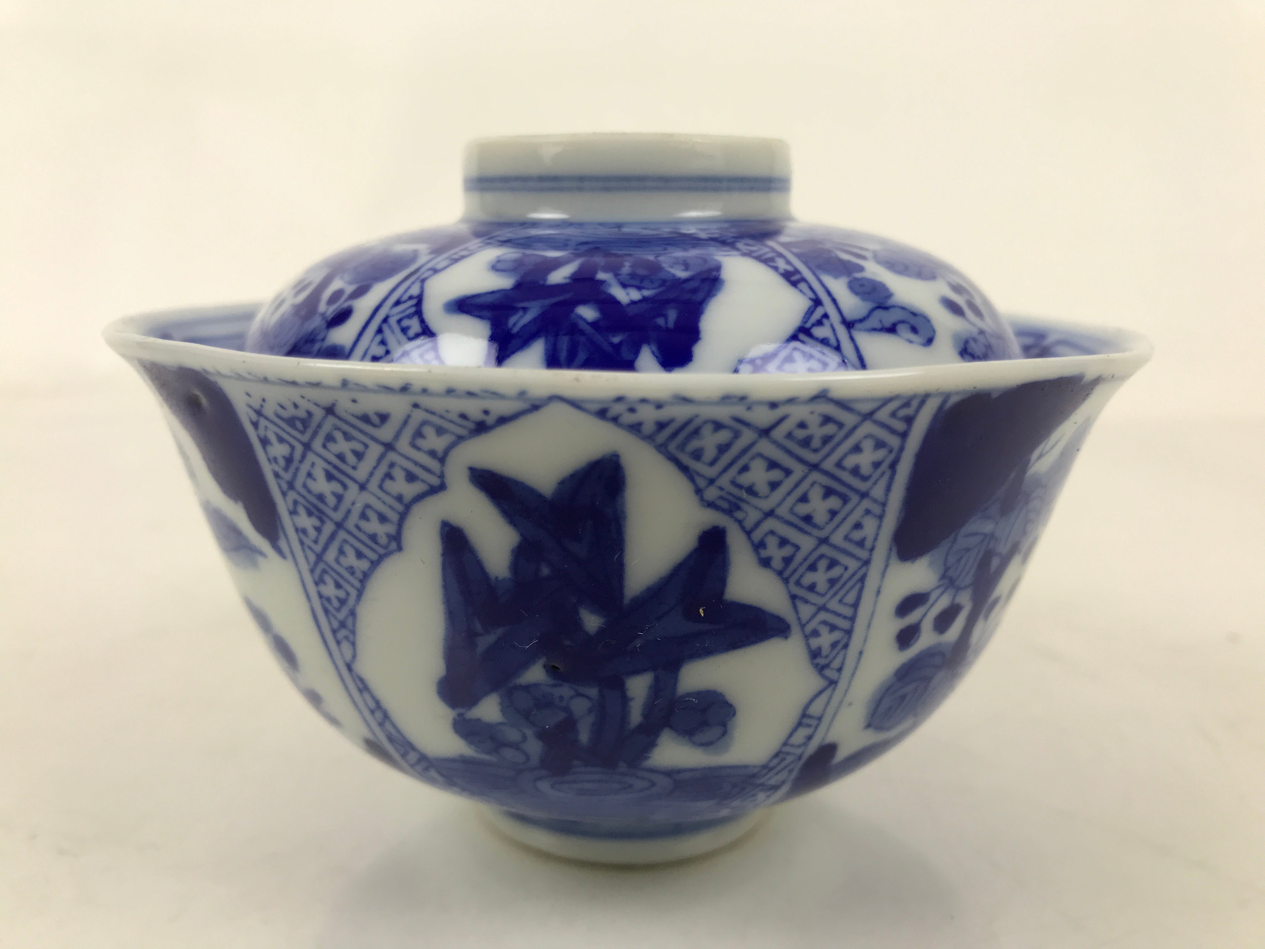 Japanese Porcelain Sometsuke Lidded Bowl Owan Vtg Pottery White Blue Floral Y300