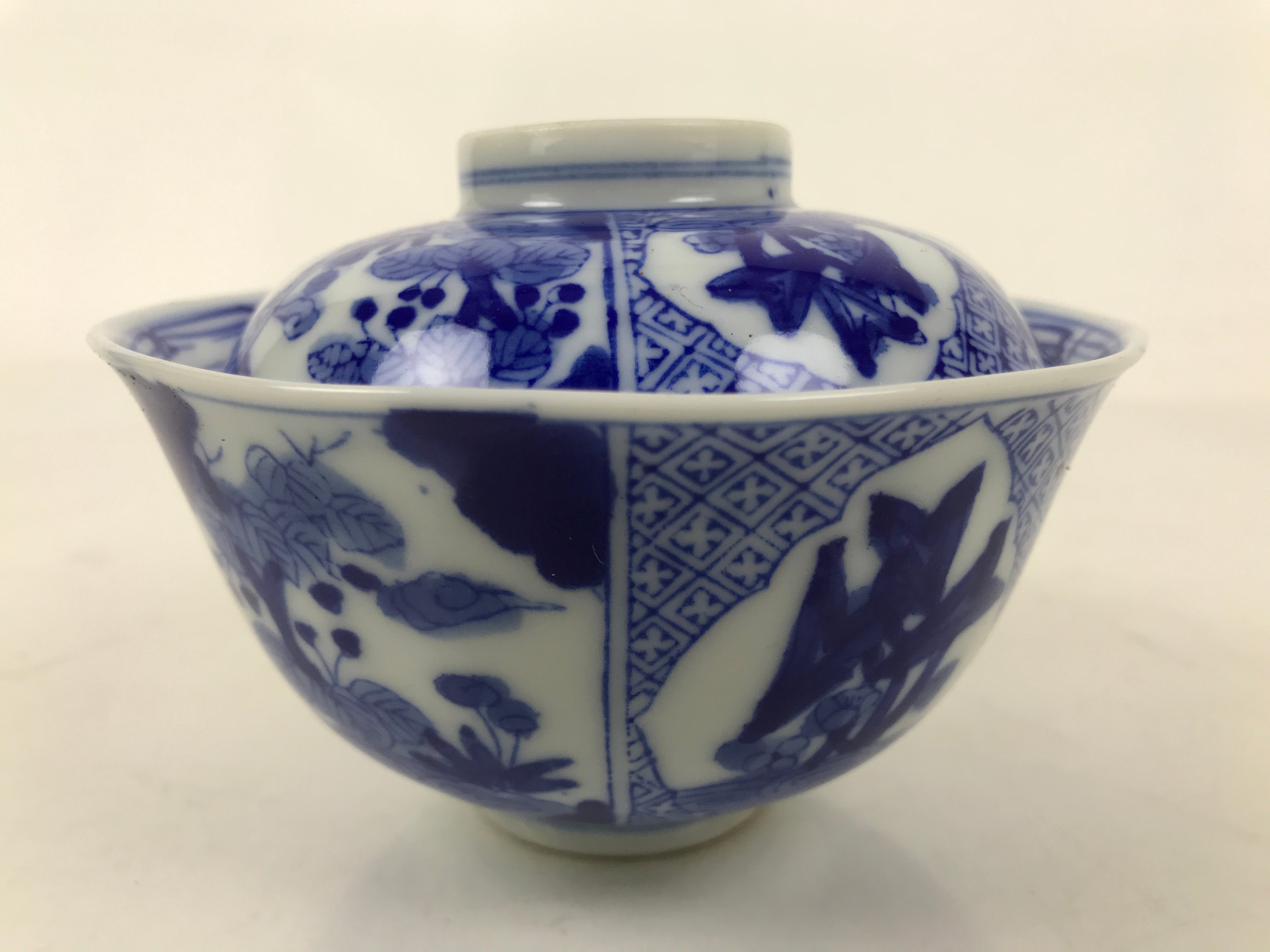 Japanese Porcelain Sometsuke Lidded Bowl Owan Vtg Pottery White Blue Floral Y300