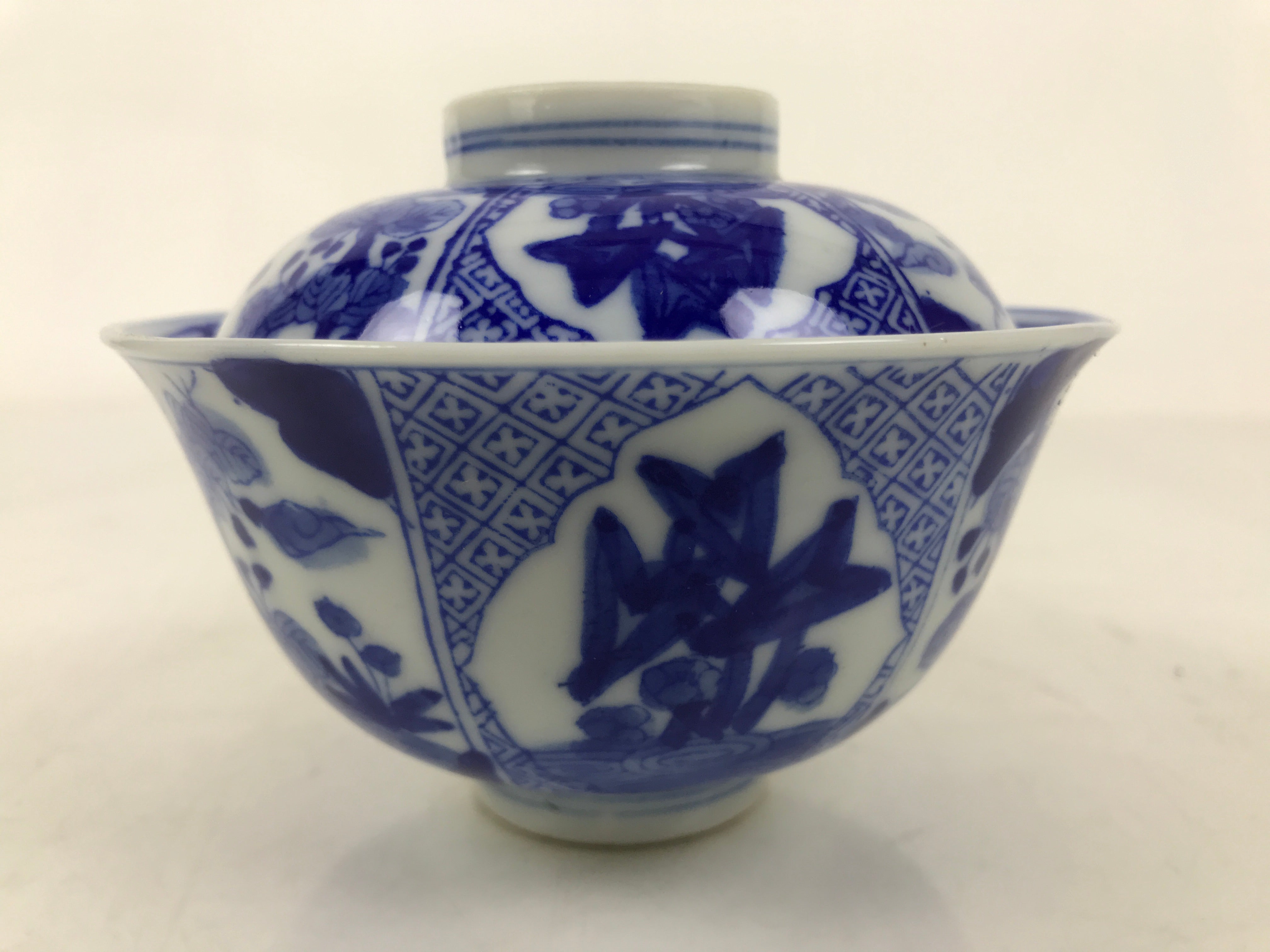 Japanese Porcelain Sometsuke Lidded Bowl Owan Vtg Pottery White Blue Floral Y301