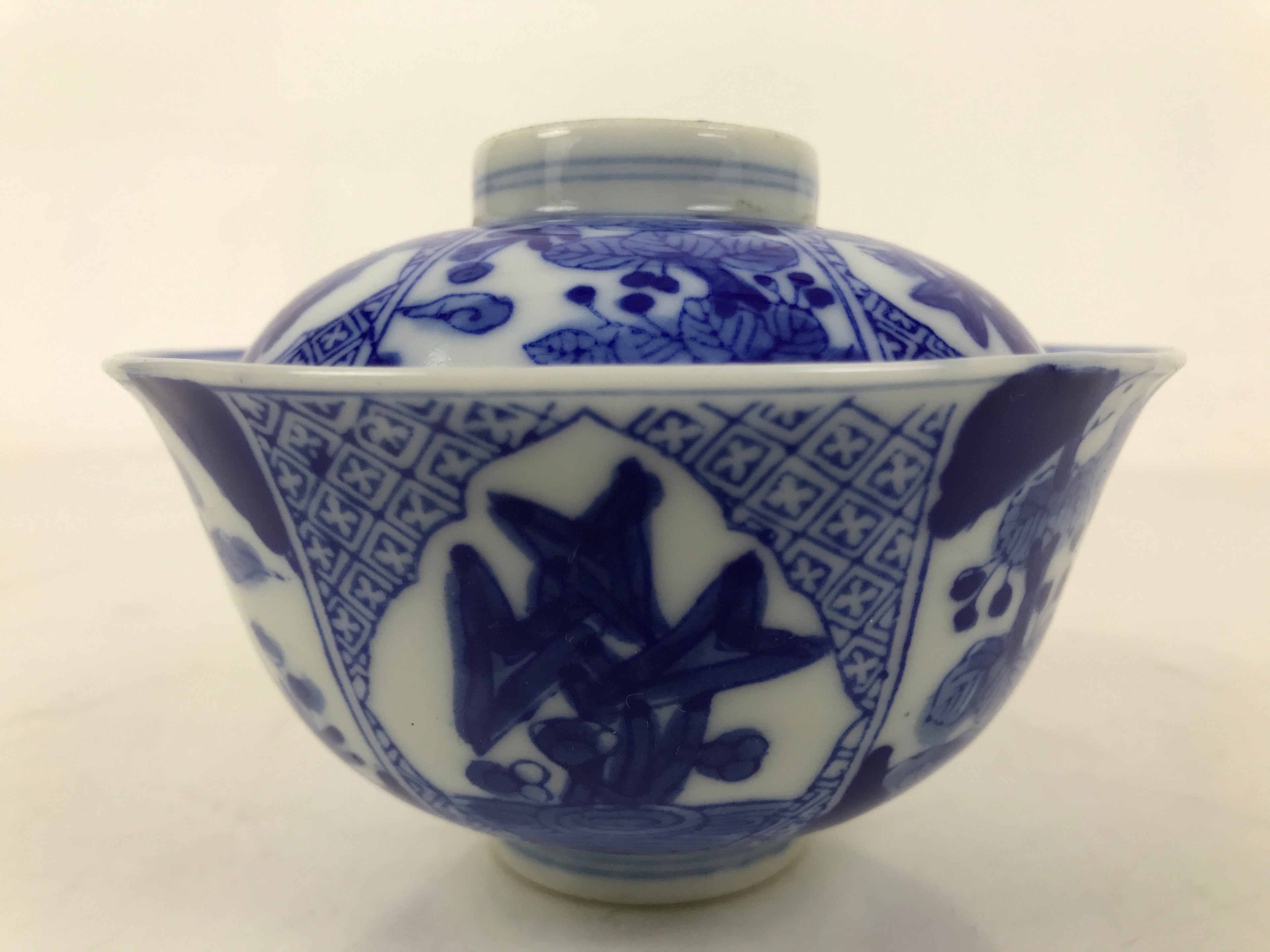 Japanese Porcelain Sometsuke Lidded Bowl Owan Vtg Pottery White Blue Floral Y304