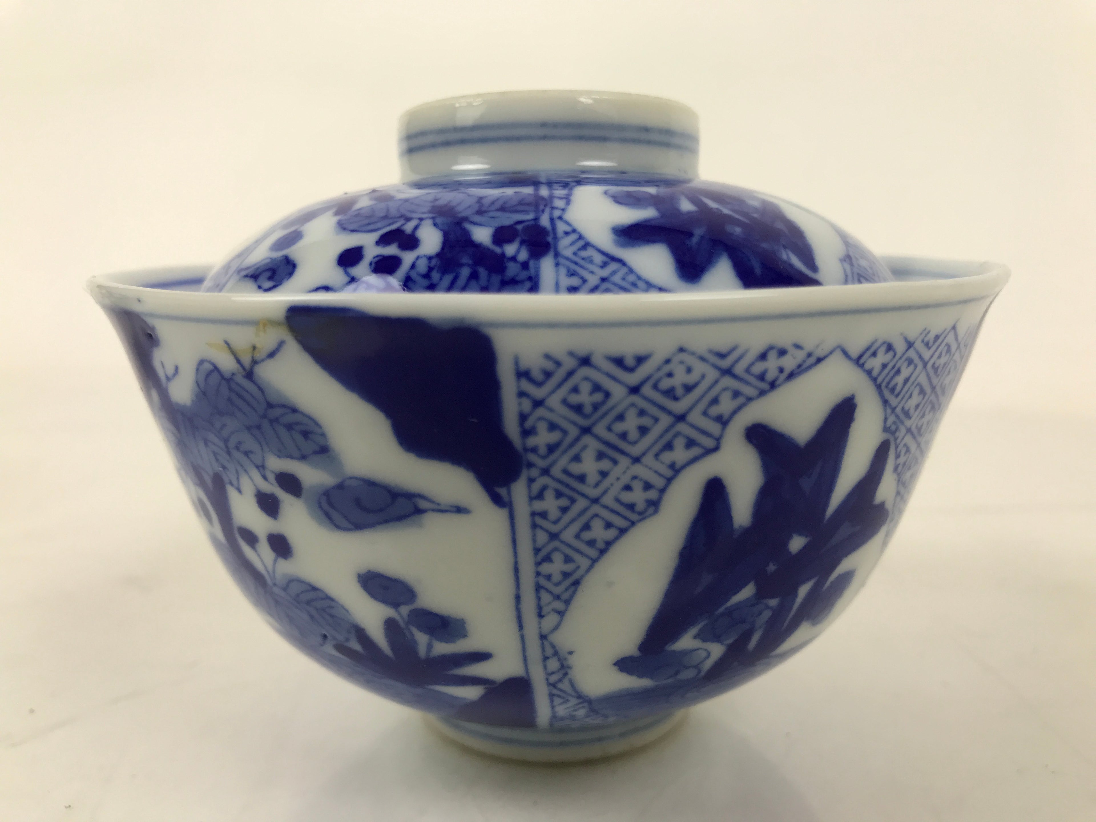 Japanese Porcelain Sometsuke Lidded Bowl Owan Vtg Pottery White Blue Floral Y305