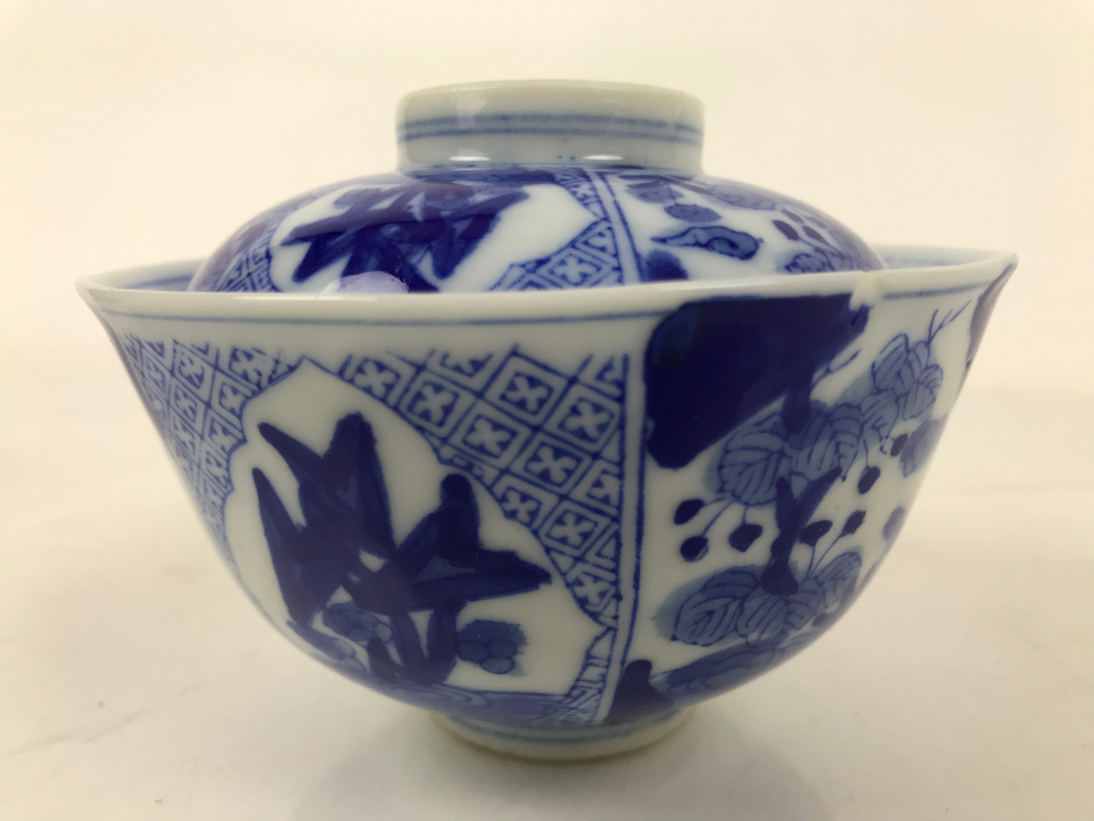 Japanese Porcelain Sometsuke Lidded Bowl Owan Vtg Pottery White Blue Floral Y305