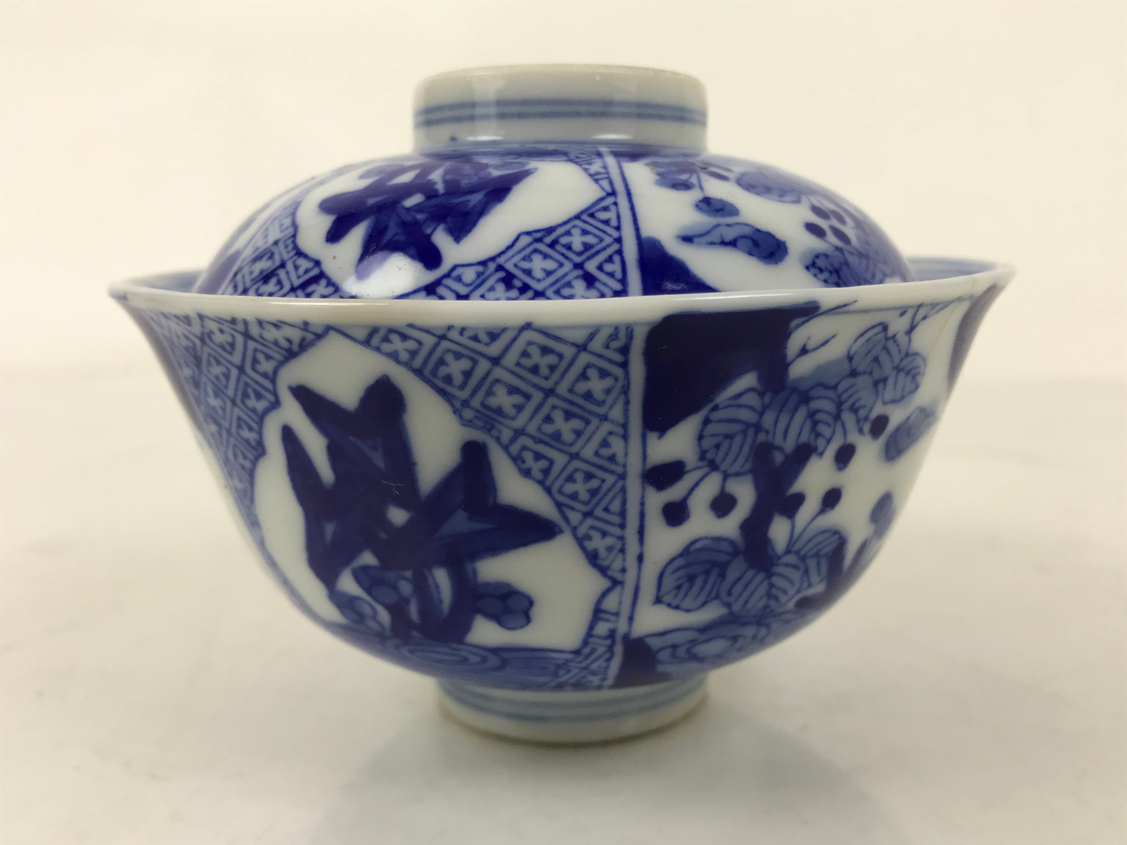 Japanese Porcelain Sometsuke Lidded Bowl Owan Vtg Pottery White Blue Floral Y307