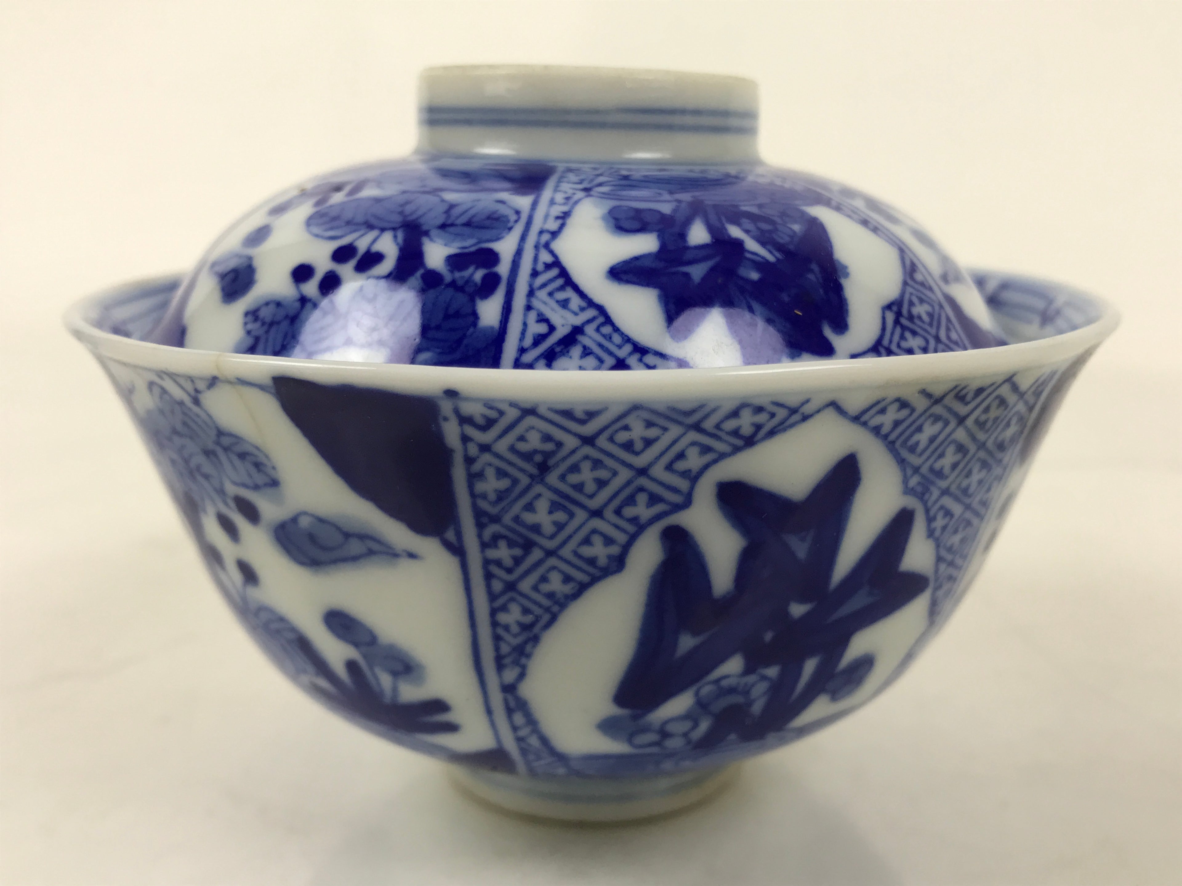 Japanese Porcelain Sometsuke Lidded Bowl Owan Vtg Pottery White Blue Floral Y307