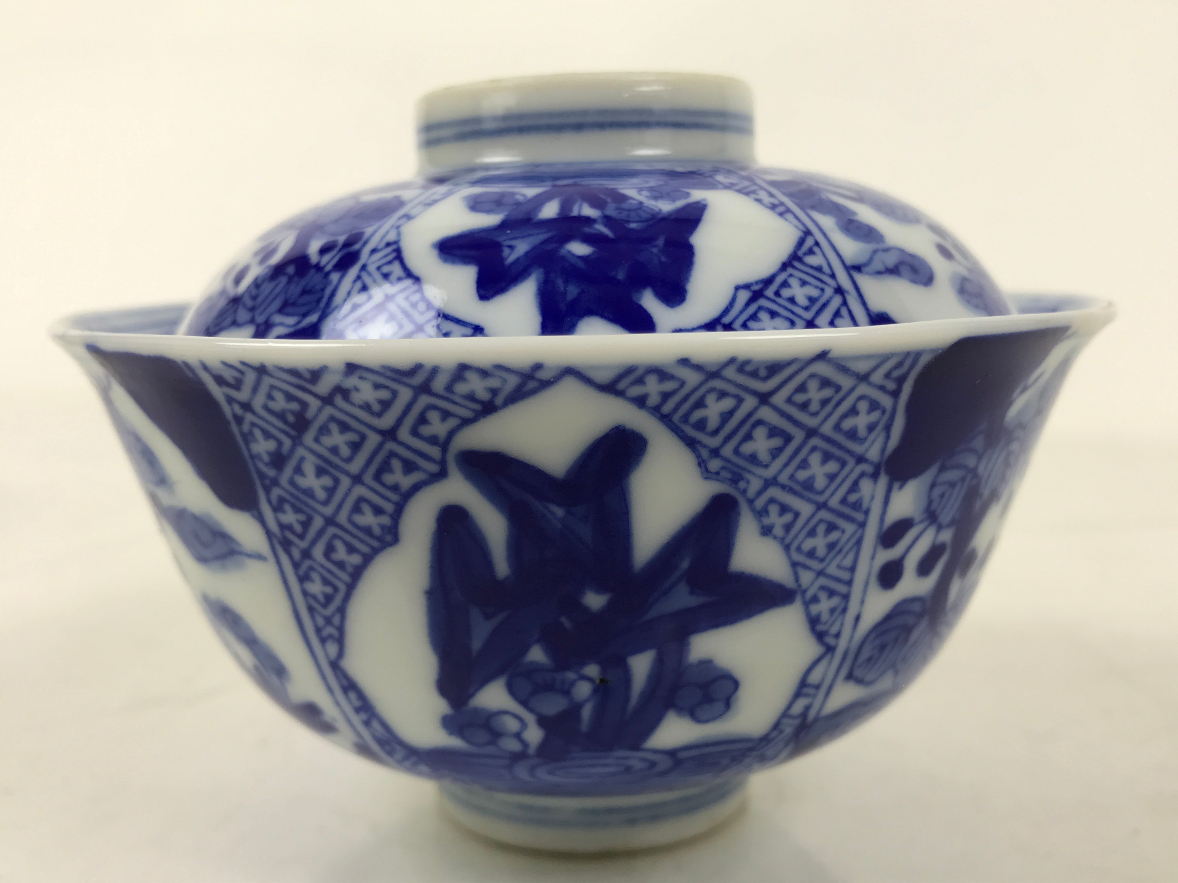 Japanese Porcelain Sometsuke Lidded Bowl Owan Vtg Pottery White Blue Floral Y307