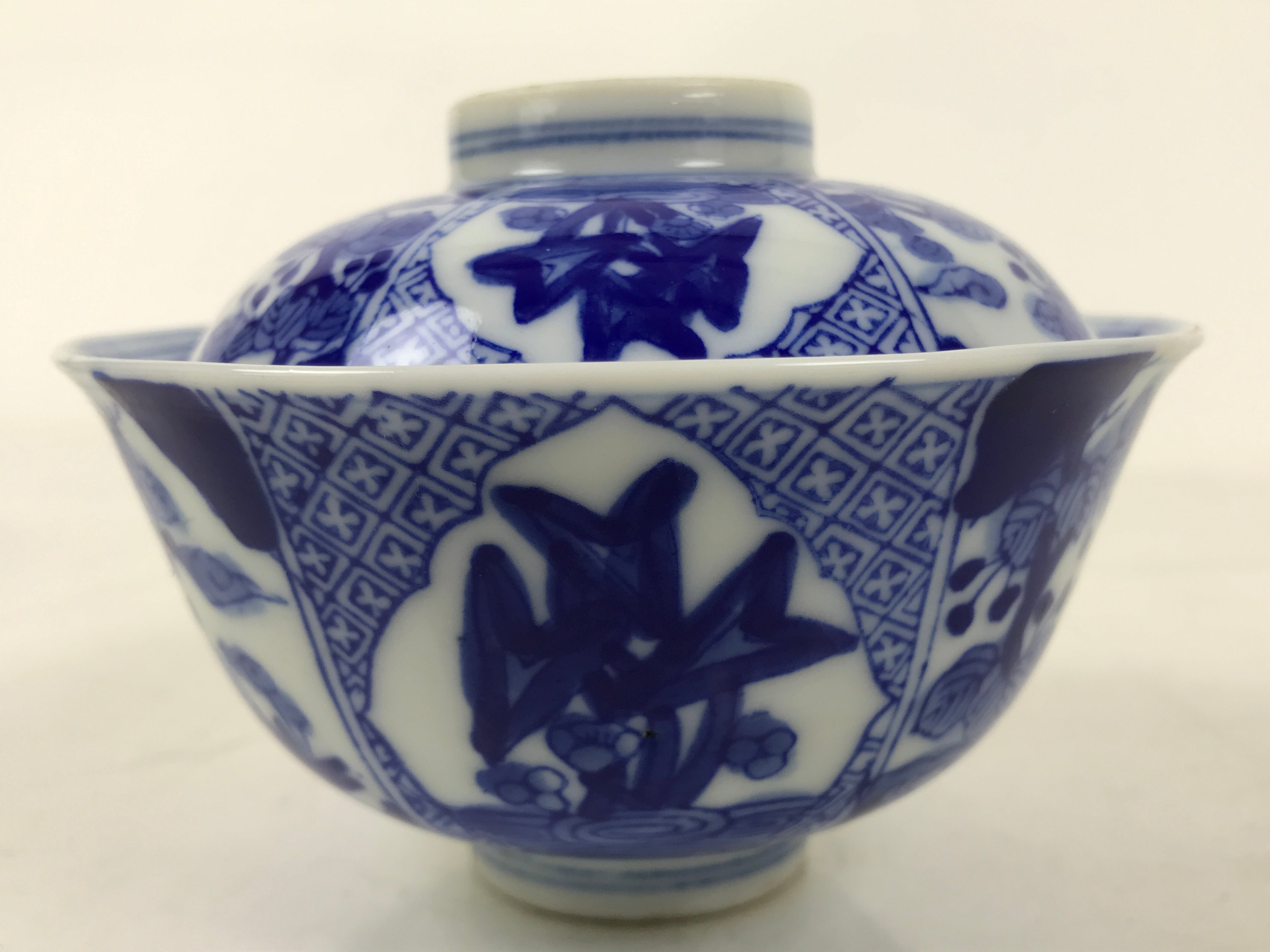 Japanese Porcelain Sometsuke Lidded Bowl Owan Vtg Pottery White Blue Floral Y307