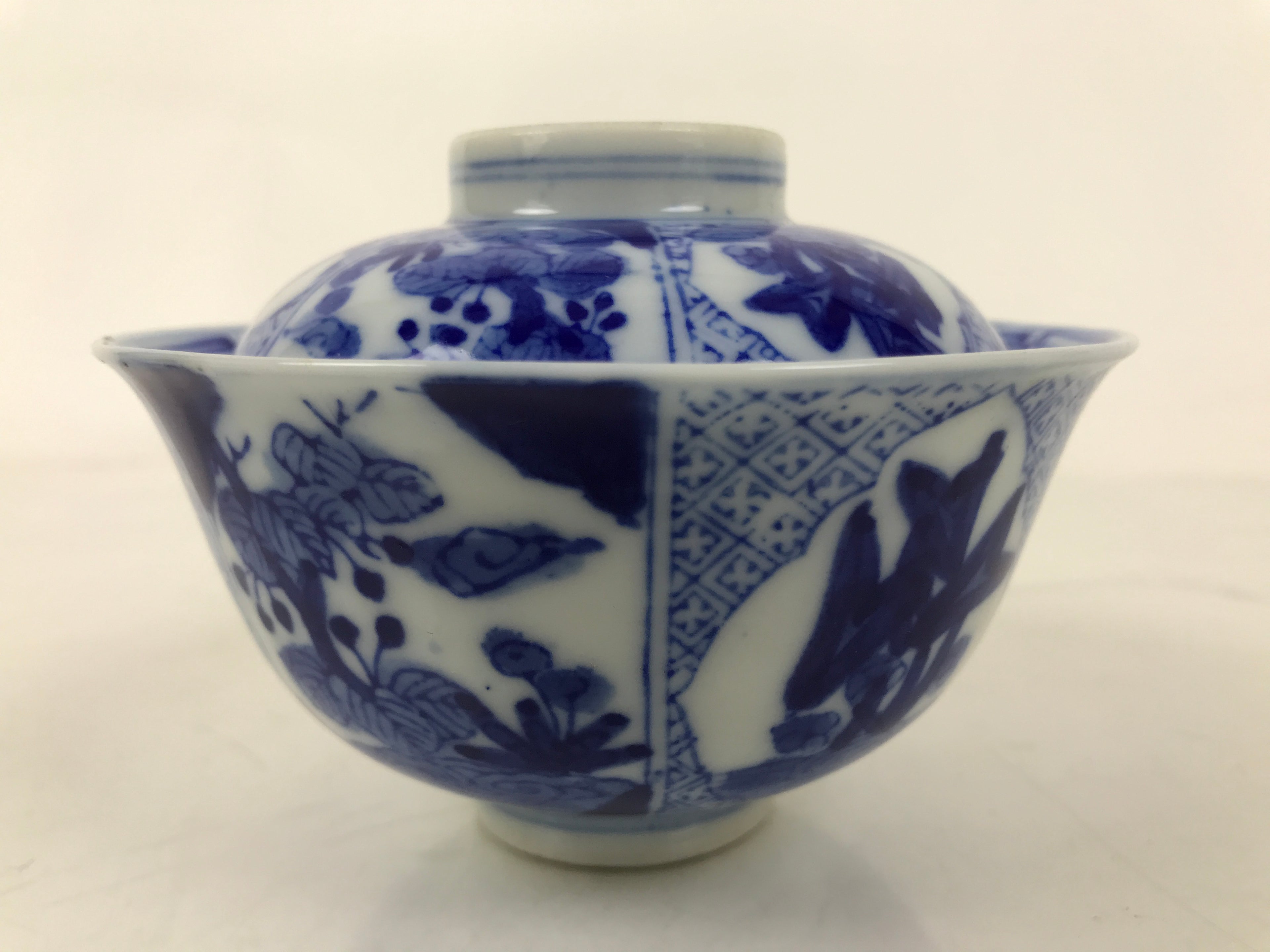 Japanese Porcelain Sometsuke Lidded Bowl Owan Vtg Pottery White Blue Floral Y309
