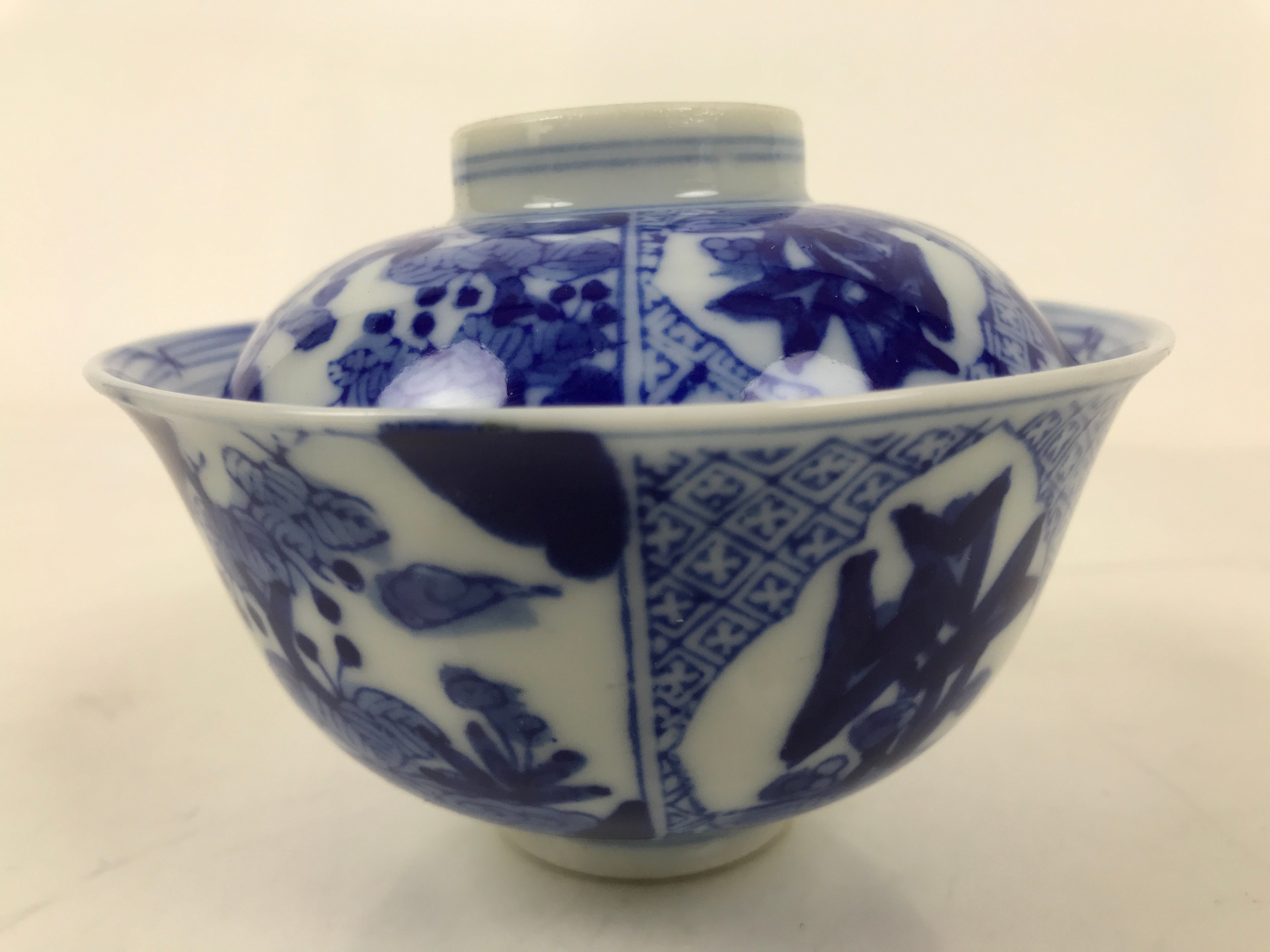 Japanese Porcelain Sometsuke Lidded Bowl Owan Vtg Pottery White Blue Floral Y309