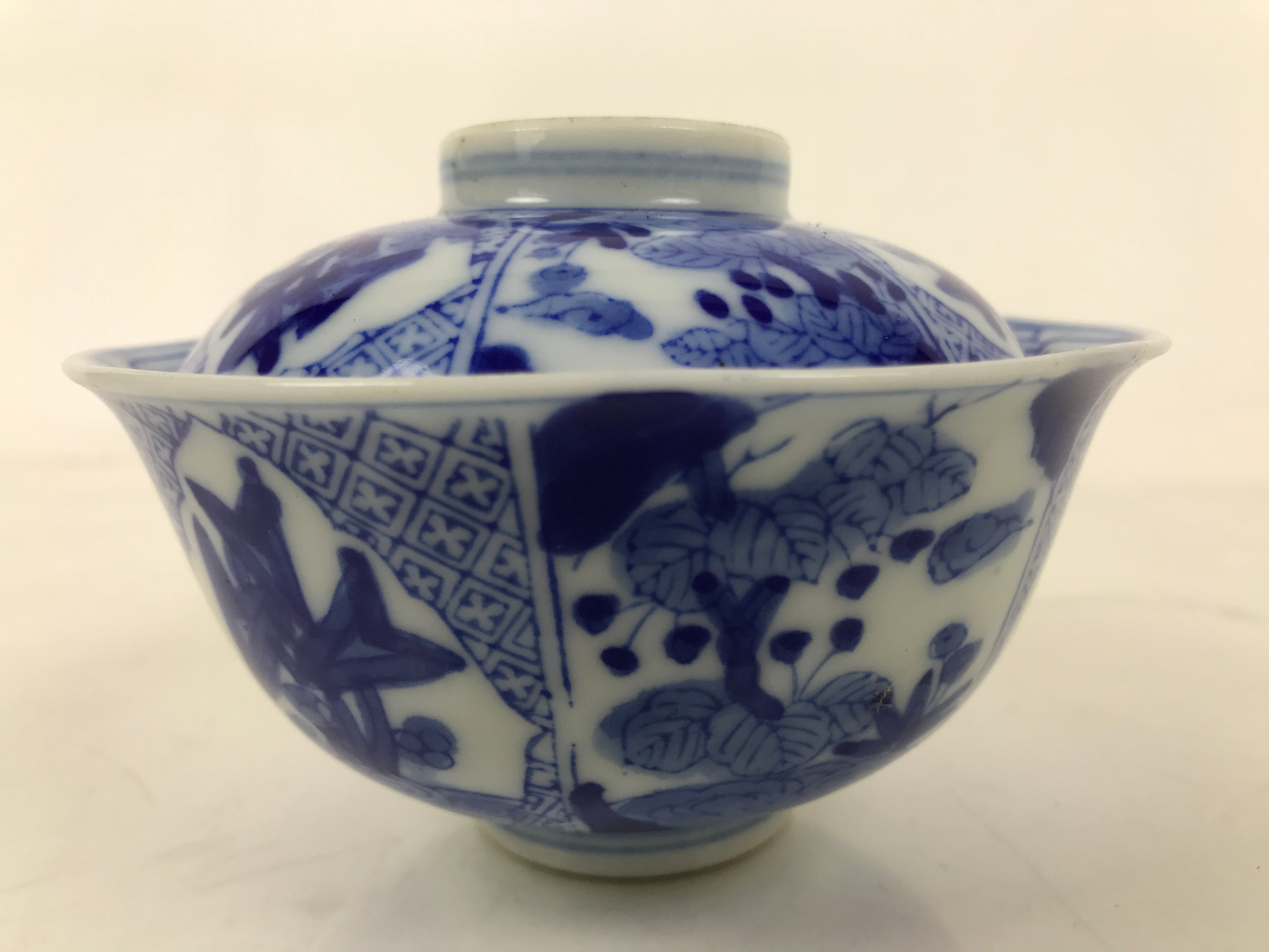 Japanese Porcelain Sometsuke Lidded Bowl Owan Vtg Pottery White Blue Floral Y310