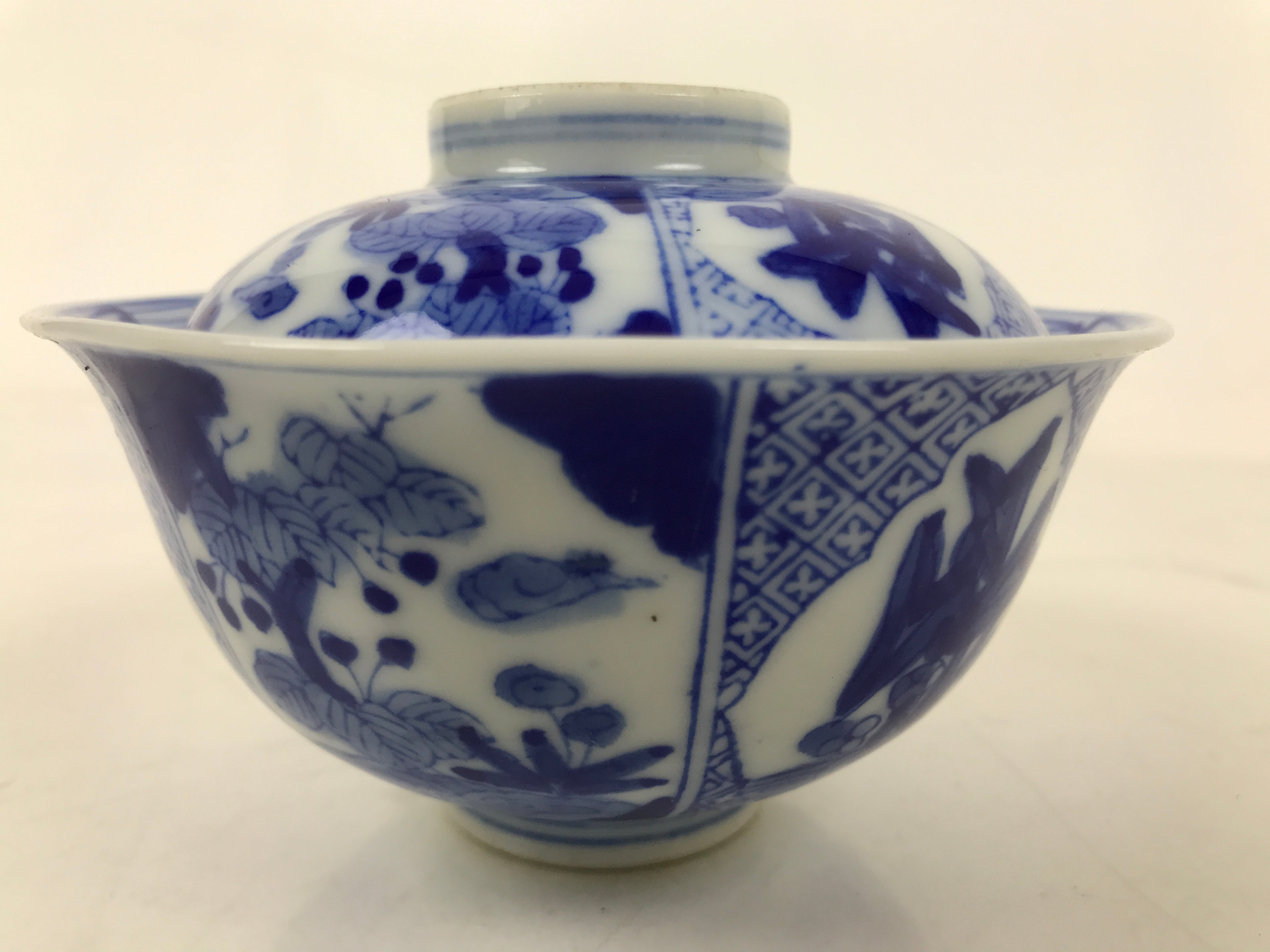 Japanese Porcelain Sometsuke Lidded Bowl Owan Vtg Pottery White Blue Floral Y310
