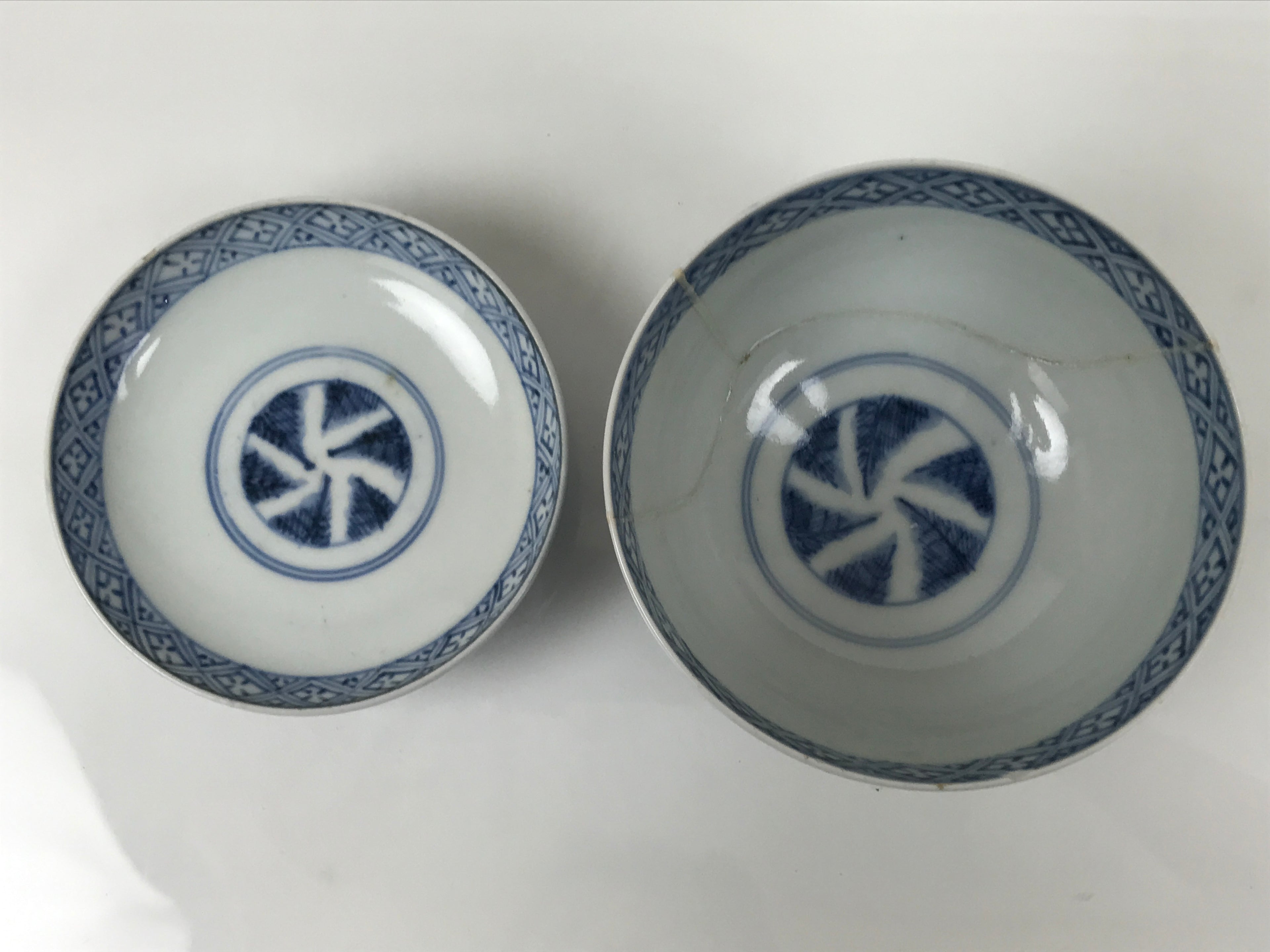 Japanese Porcelain Sometsuke Lidded Rice Bowl Vtg Owan White Blue Plum Pine Y479