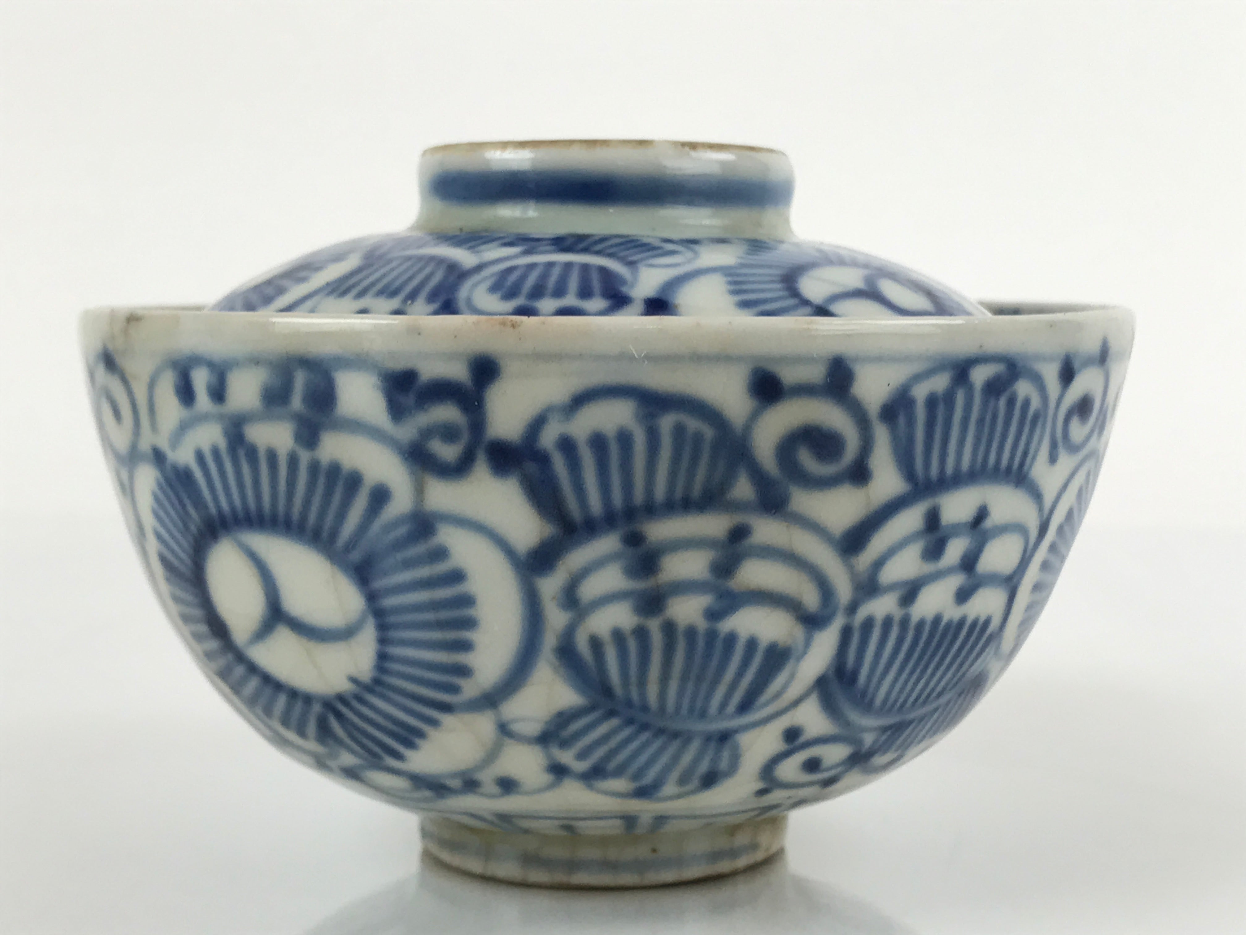 Japanese Porcelain Sometsuke Lidded Soup Bowl Vtg Floral Design Blue White PY700