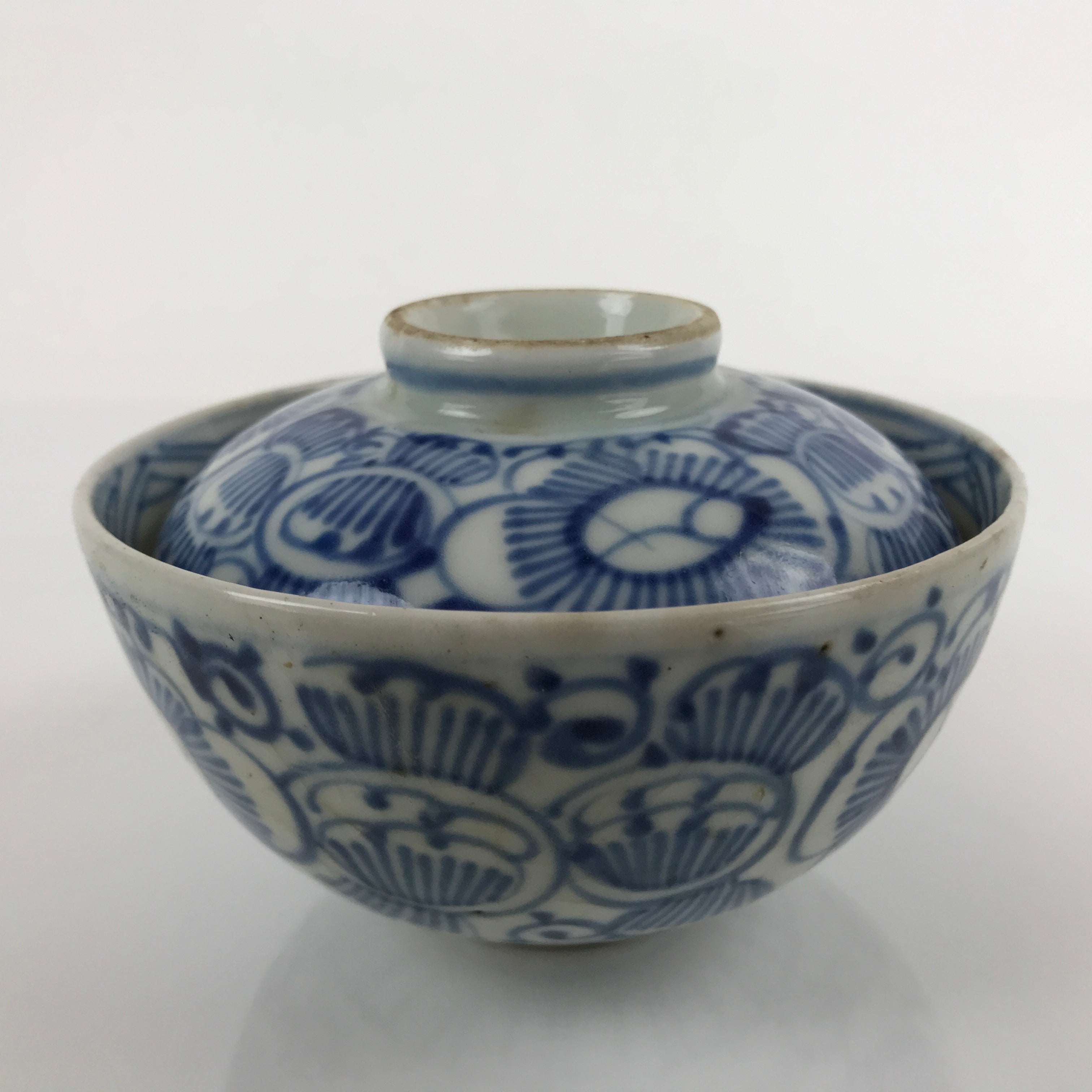 Japanese Porcelain Sometsuke Lidded Soup Bowl Vtg Floral Design Blue White PY700