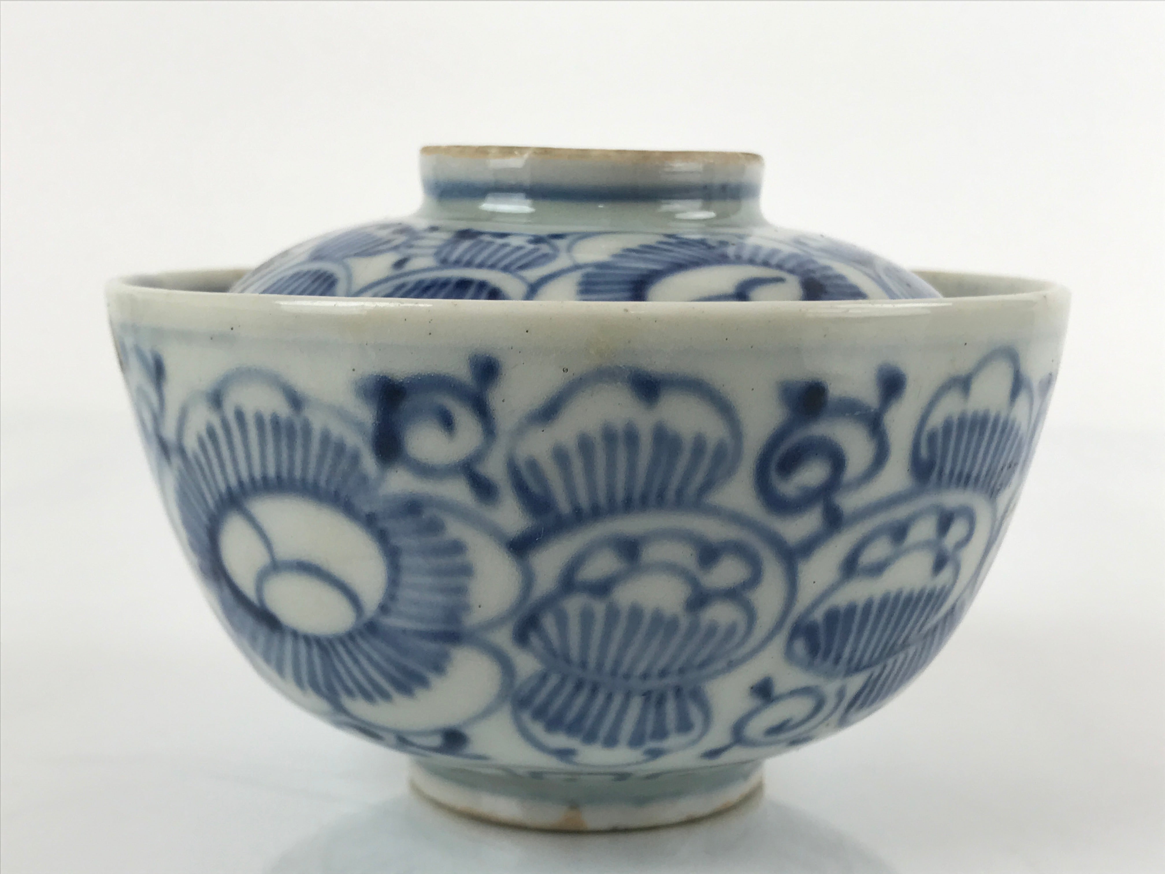 Japanese Porcelain Sometsuke Lidded Soup Bowl Vtg Floral Design Blue White PY702