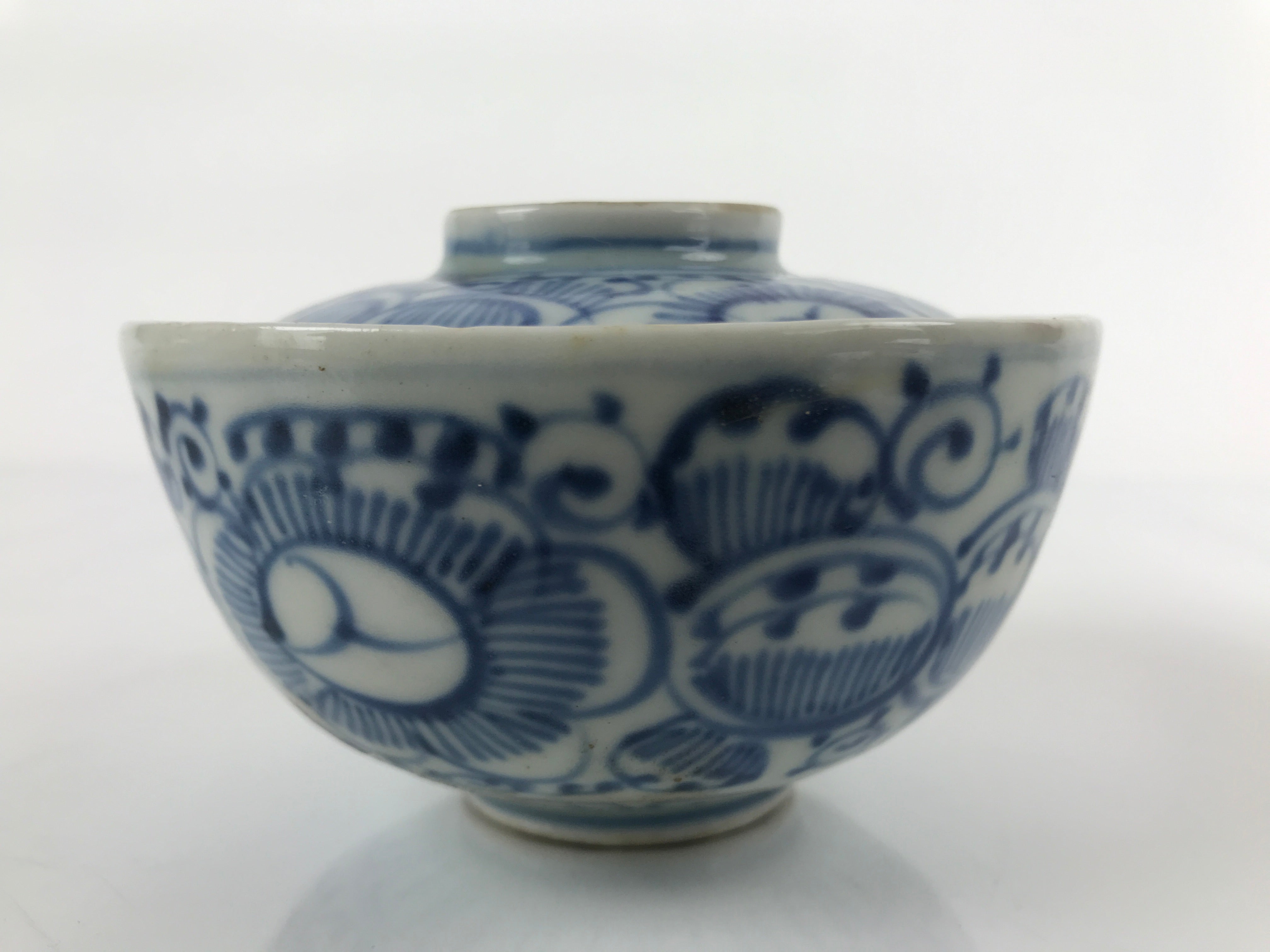 Japanese Porcelain Sometsuke Lidded Soup Bowl Vtg Floral Design Blue White PY703